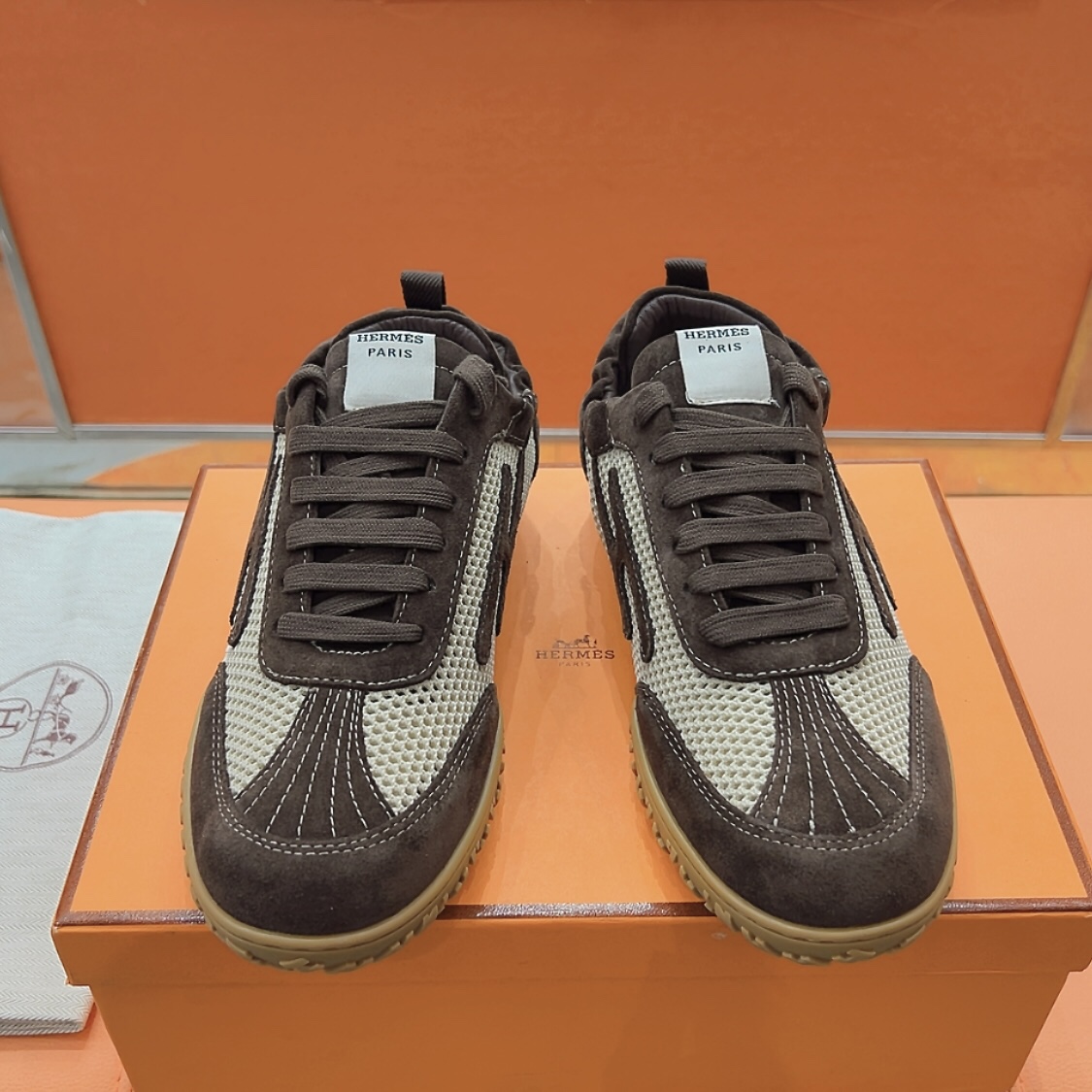 NO:265237,Mesh - herme…s ss25new arrival~ Hot couple style for counters, the first choice for H home delivery!  It is a classic Hermes model and it will be released in many colors every season. It is definitely one of the most worth buying gifts. I have met a male and female goddess! Don’t miss it!  !  He is super light and comfortable. He is not tired after walking for a long time and is not expensive. There is also a small circle for assisting shoes behind. Top quality 35-44, can be customized 45 46. Men's model 20, casual shoes/sports shoes, hermes, hermes, sneakers19860909网孔——herme…s ss25new arrival～ 专柜大热情侣款,H家配货首选鞋履！ 是爱马仕经典款 每一季都会出很多颜色 绝对是最值得买的配货之一 有遇到的男神女神!真的不要错过！！ 他超轻、超舒适 走久不累、价格不贵 后面还有个辅助穿鞋的小圈 顶级精品 35-44,可定做45 46 男款20,休闲鞋/运动鞋,hermes,hermes,sneakers,Women's Shoes