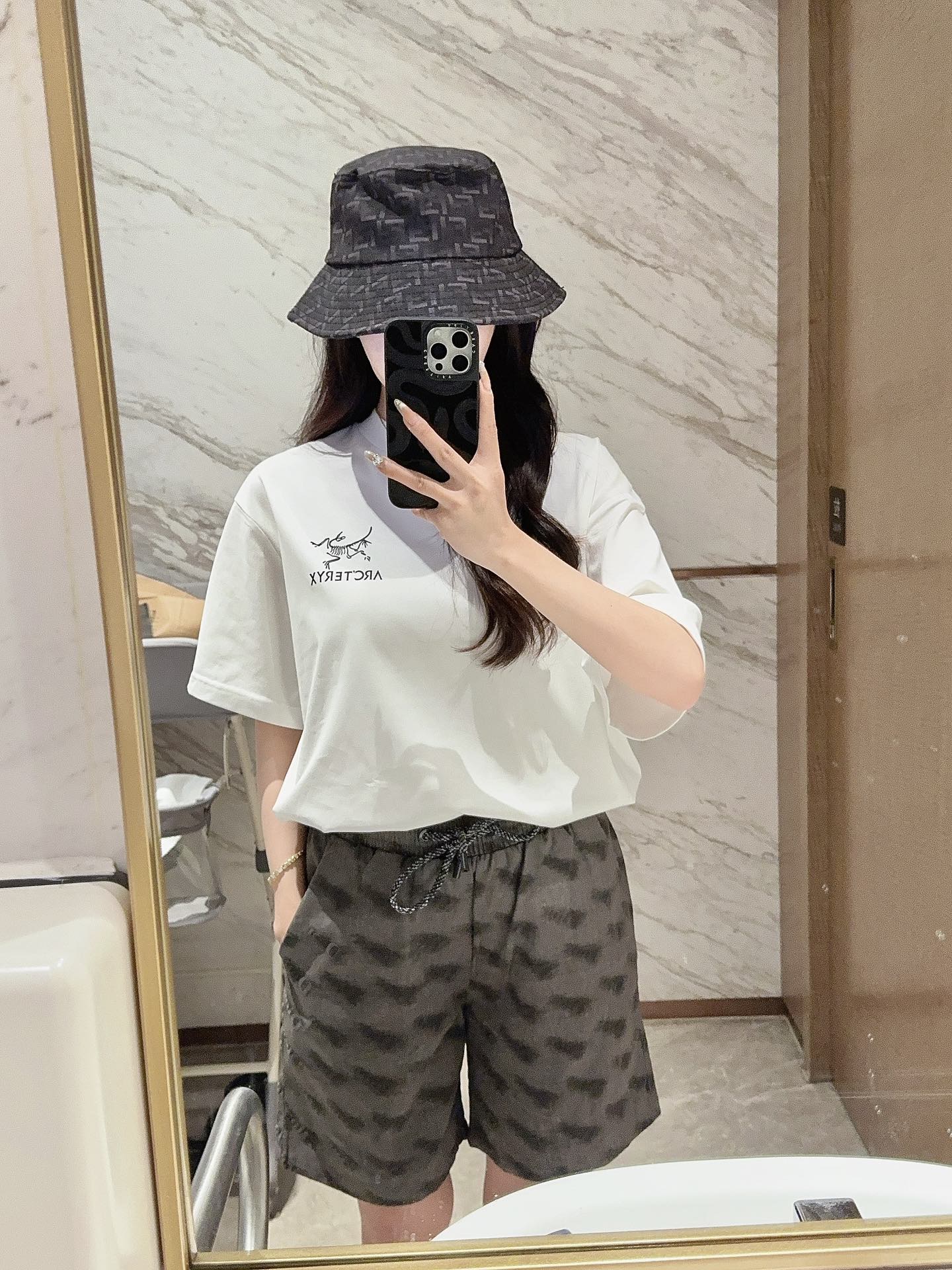 DIOR/迪奥 满印模糊字母印花短裤 上身效果#