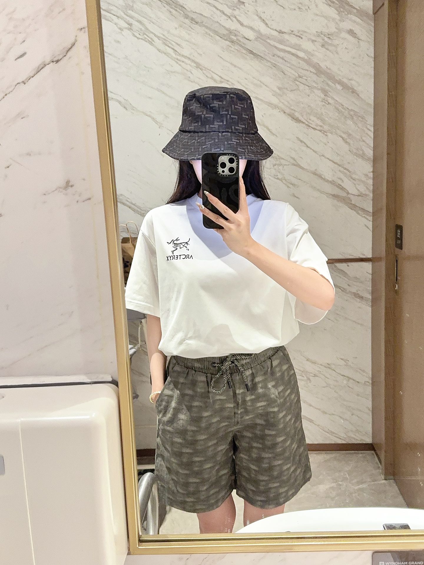  DIOR/迪奥 满印模糊字母印花短裤 上身效果#