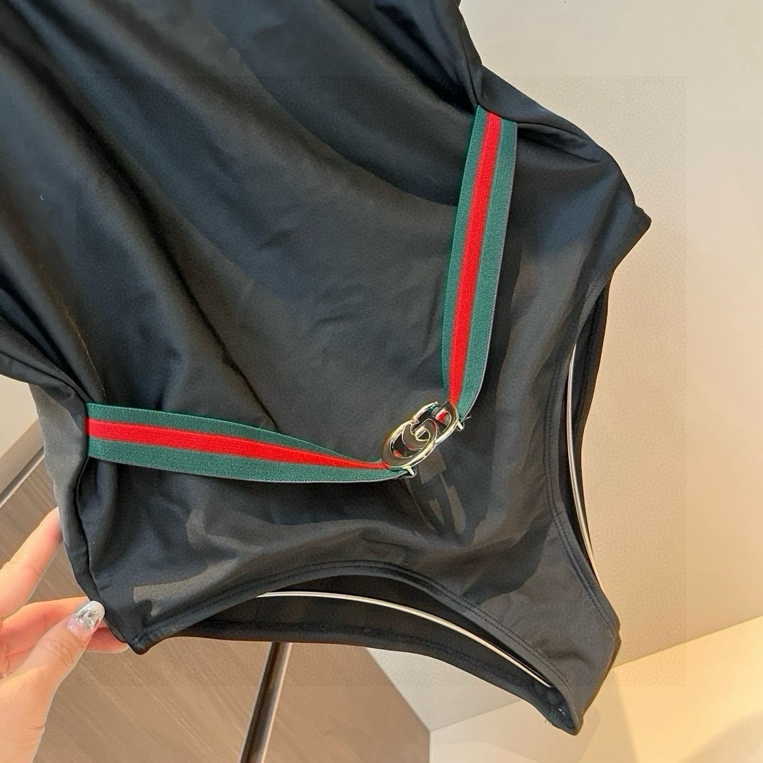 。

Gucci古奇新款连体泳衣，比基尼，S M L XL