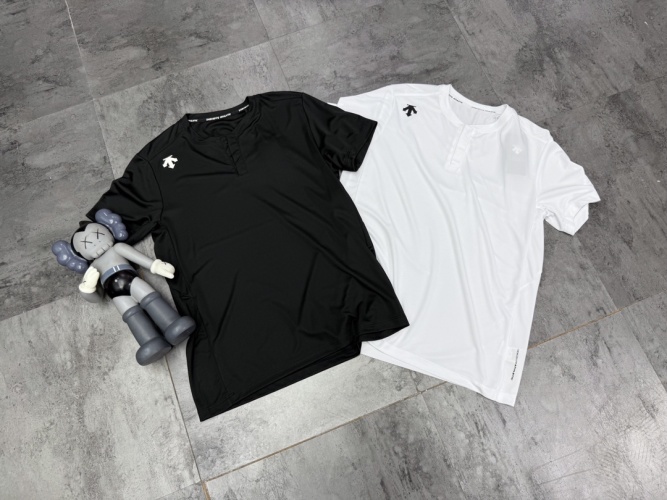 Descente Men's Athletic Short Sleeve T-Shirt - Breathable & Quick-Dry 1 Descente Men’s Athletic Short Sleeve T-Shirt – Breathable & Quick-Dry