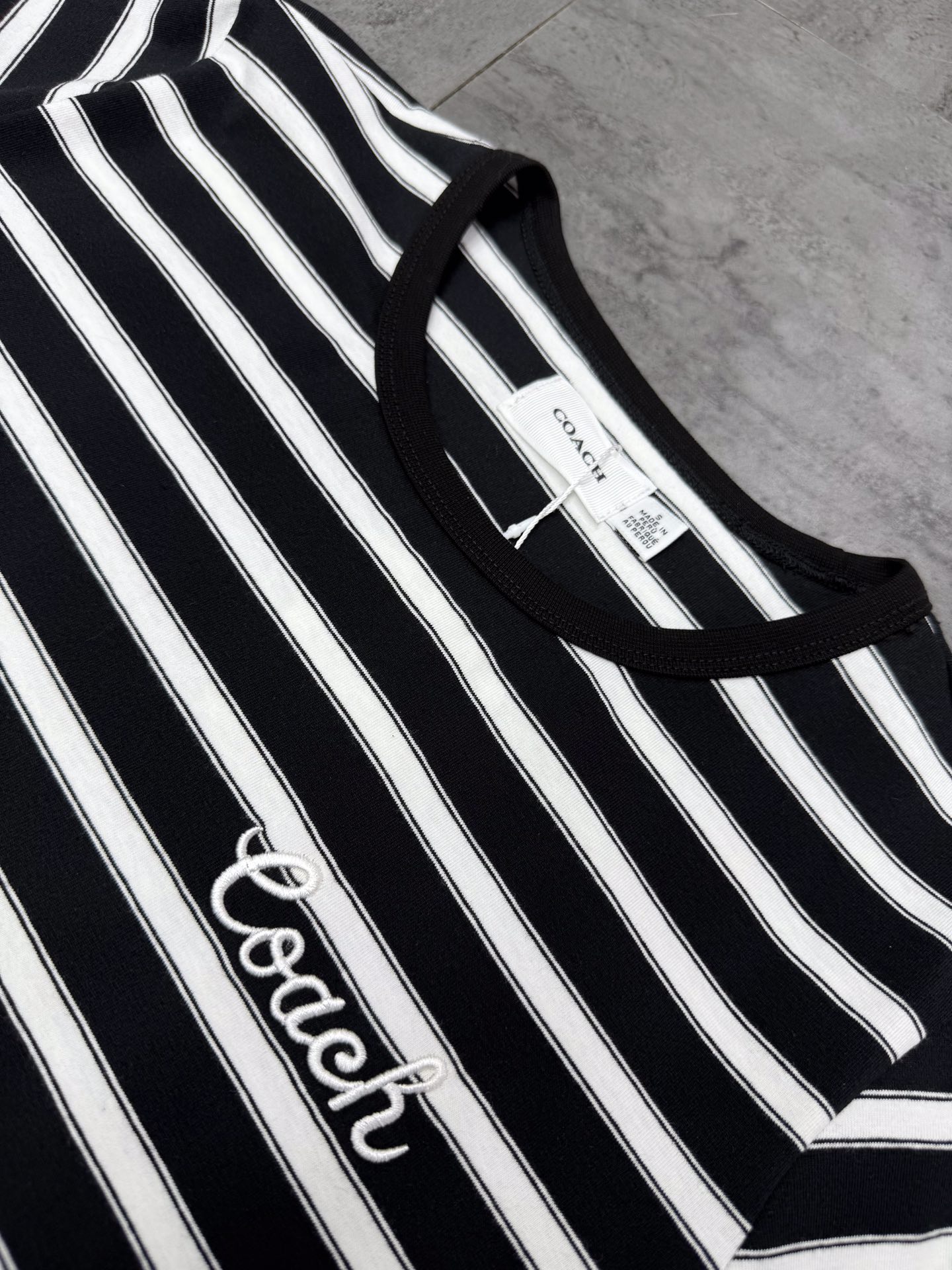 Coach Camiseta de Manga Corta a Rayas para Mujer - Estilo Clásico y Versátil 3 i1746366099 9933 1