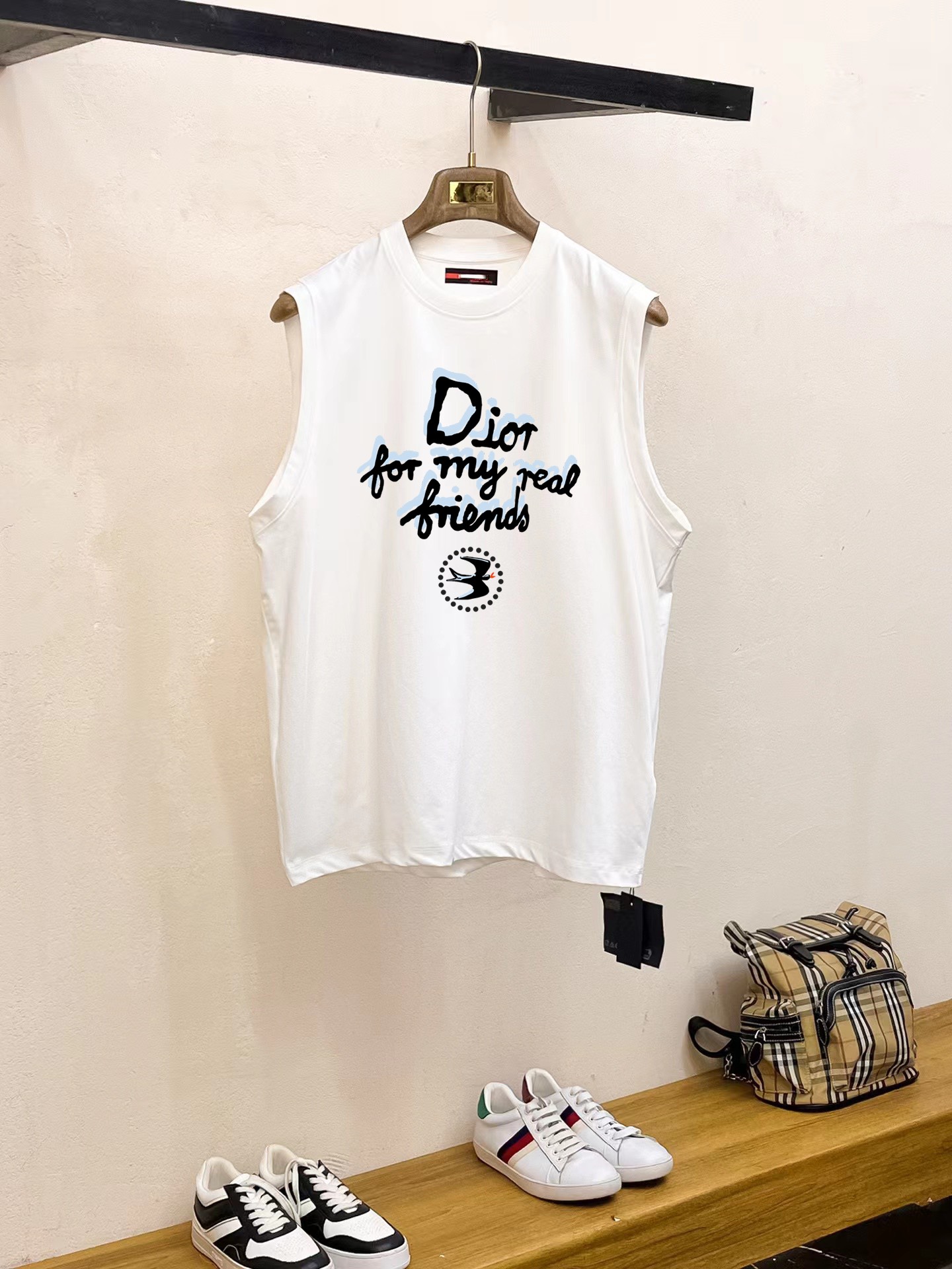 Dior 品牌【DIOR迪奥】2025夏季新品背心T袖 简约款式 任何人都可以轻松驾驶 进口定制丝光棉面料 手软舒适有型 吸汗透气