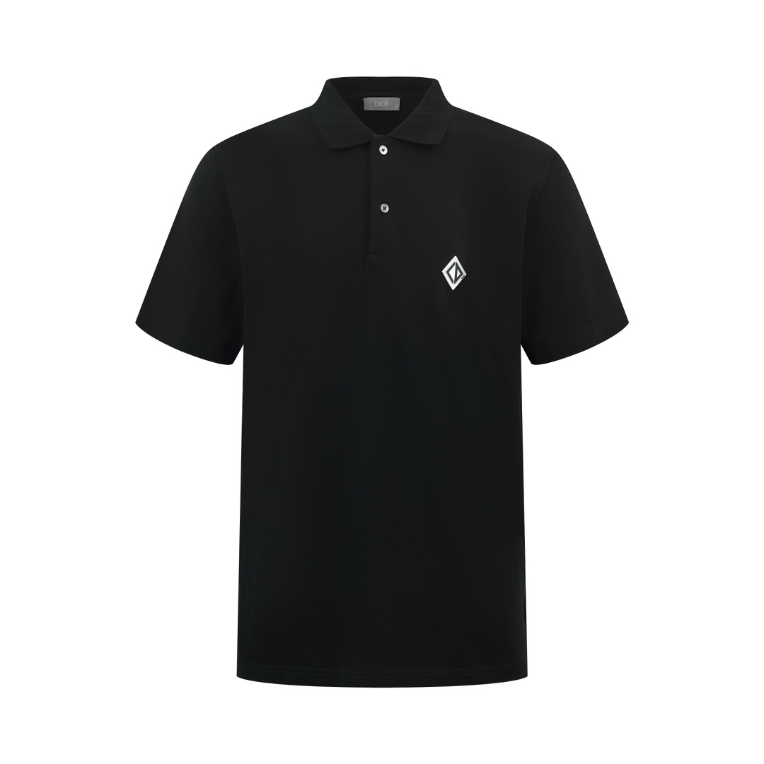NO:159846,.Dior Diamond patch polo shirt Customized beaded pure cotton stiletto breathable air cotton Exclusive cloud-like cotton feeling Soft and soft, light and drooping. Its deep black as dark as the night sky interprets the ultimate low-key and luxury. The Dior Diamond rubber patch logo on the chest is vividly displayed on the clothes, showing unique identity and charm. Noble choice. Extraordinary taste. Craft 1: Use imported special aircraft infrared positioning 