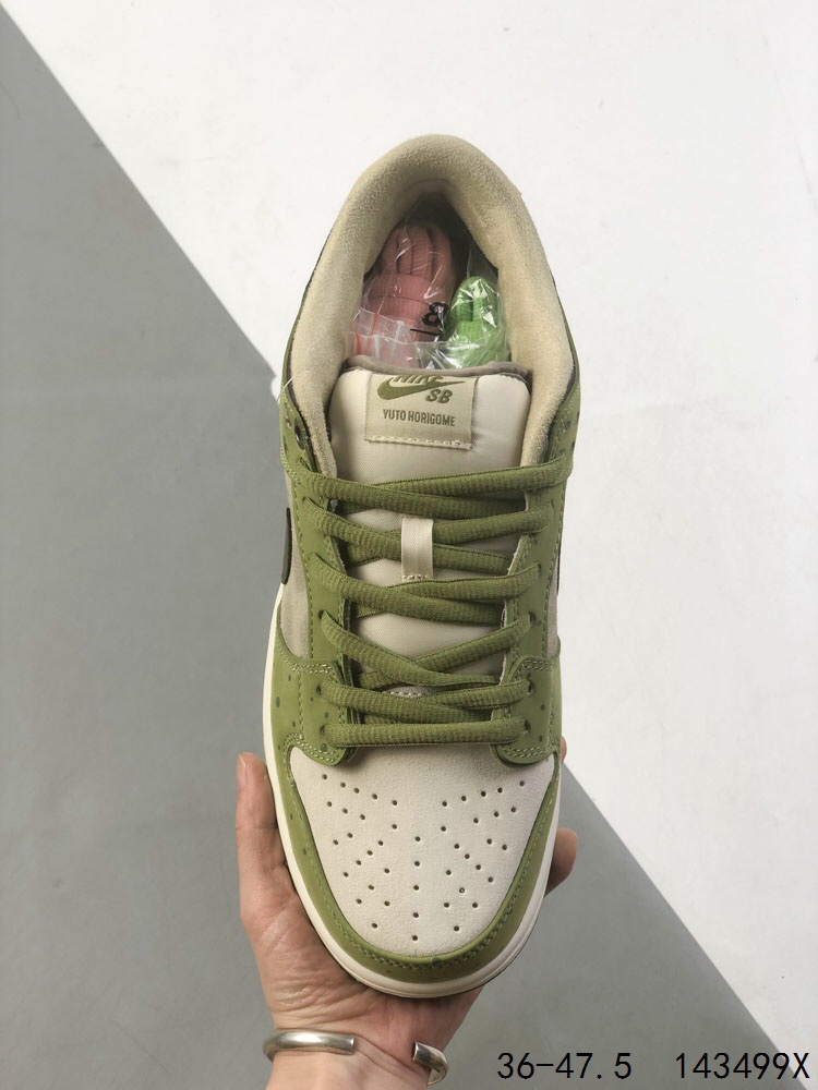 Nike SB Dunk Low Retro Skateboarding Shoes - Comfortable Zoom Air Cushioning 8 i1746373396 1221 6