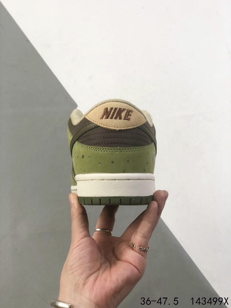 Nike SB Dunk Low Retro Skateboarding Shoes - Comfortable Zoom Air Cushioning 10 i1746373396 4097 8