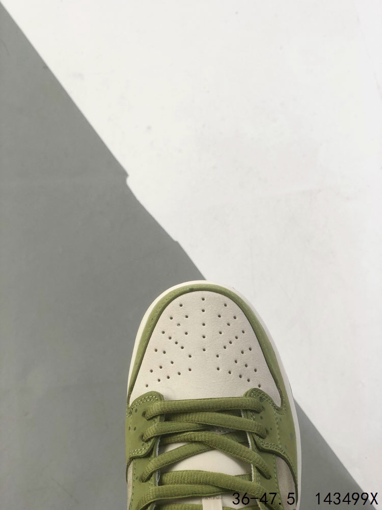 Nike SB Dunk Low Retro Skateboarding Shoes - Comfortable Zoom Air Cushioning 9 i1746373396 5829 7