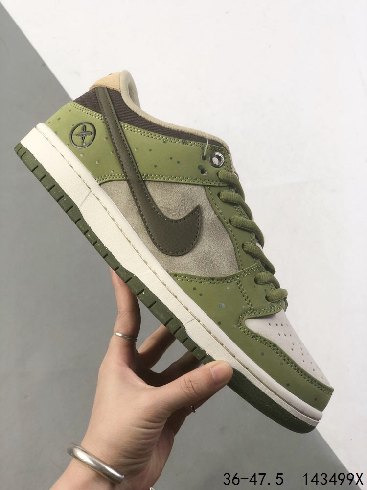 Nike SB Dunk Low Retro Skateboarding Shoes - Comfortable Zoom Air Cushioning 5 i1746373396 584 3