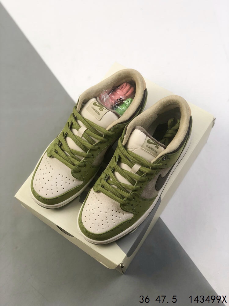 Nike SB Dunk Low Retro Skateboarding Shoes - Comfortable Zoom Air Cushioning 3 i1746373396 6995 1