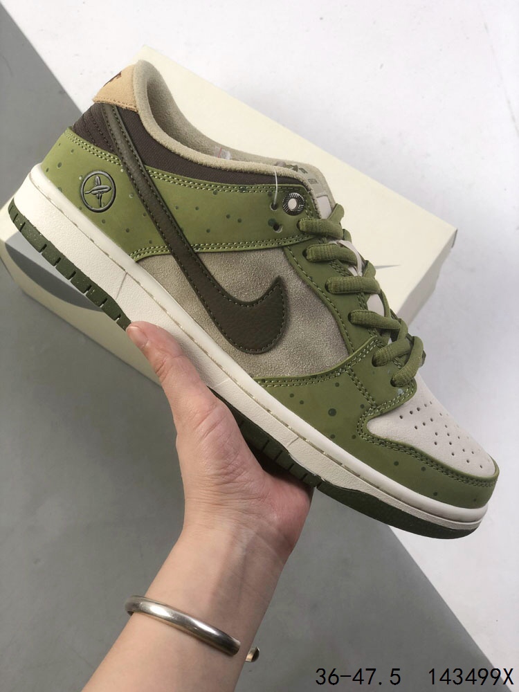 Nike SB Dunk Low Retro Skateboarding Shoes - Comfortable Zoom Air Cushioning 2 i1746373396 8037 0