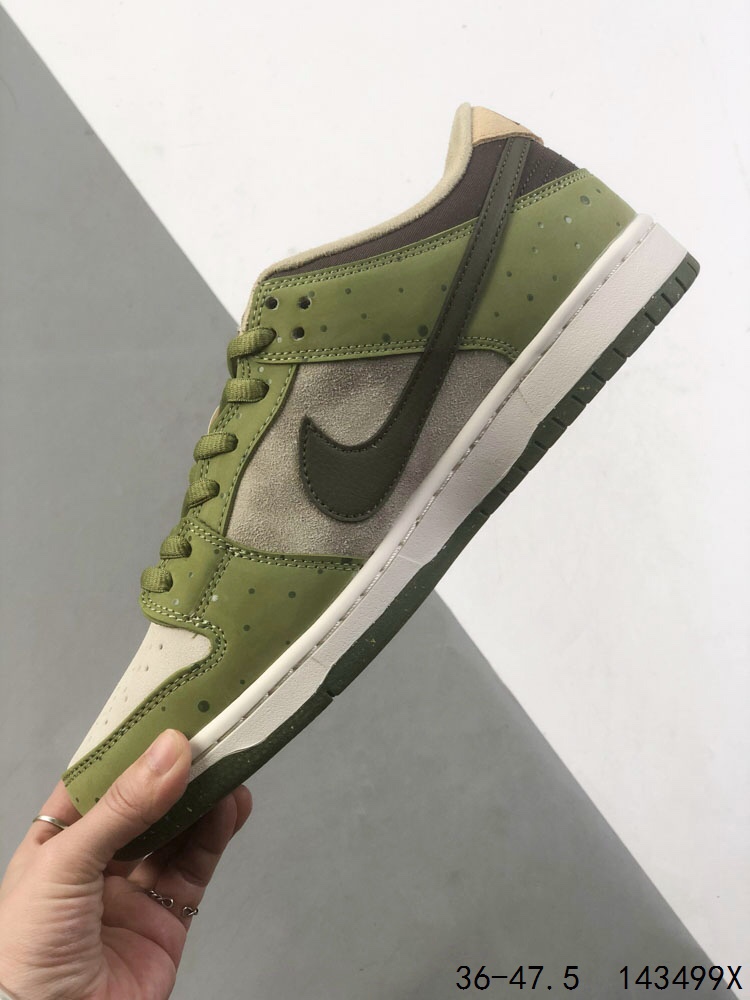 Nike SB Dunk Low Retro Skateboarding Shoes - Comfortable Zoom Air Cushioning 4 i1746373396 9406 2