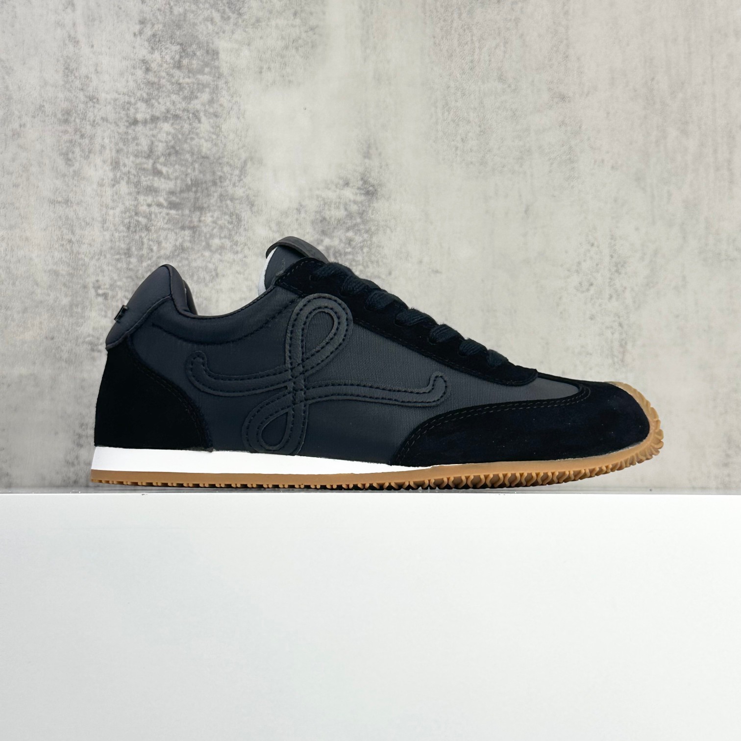 NO:284652,Today's shipment [S version] upgraded version LOEWE Ballet Runner 2.0 nylon cowhide leather round head lace, low-top simple and elegant styling, giving people a casual and casual style, comfortable and lightweight, sporty and flexible, satisfying daily personal outfits. Number of codes: 36 37 38 39 40 41 42 43 44,,loewe,loewe,cowhide19860909今日出货【S版本】升级版 LOEWE 罗意威.Ballet Runner 2.0 尼龙牛皮革圆头系带 低帮 简约大方的造型设计,给人以随性休闲的时尚格调,穿着舒适轻便,运动灵活自如,满足日常个性穿搭 码数 :36 37 38 39 40 41 42 43 44,,loewe,loewe,cowhide,Men's shoes