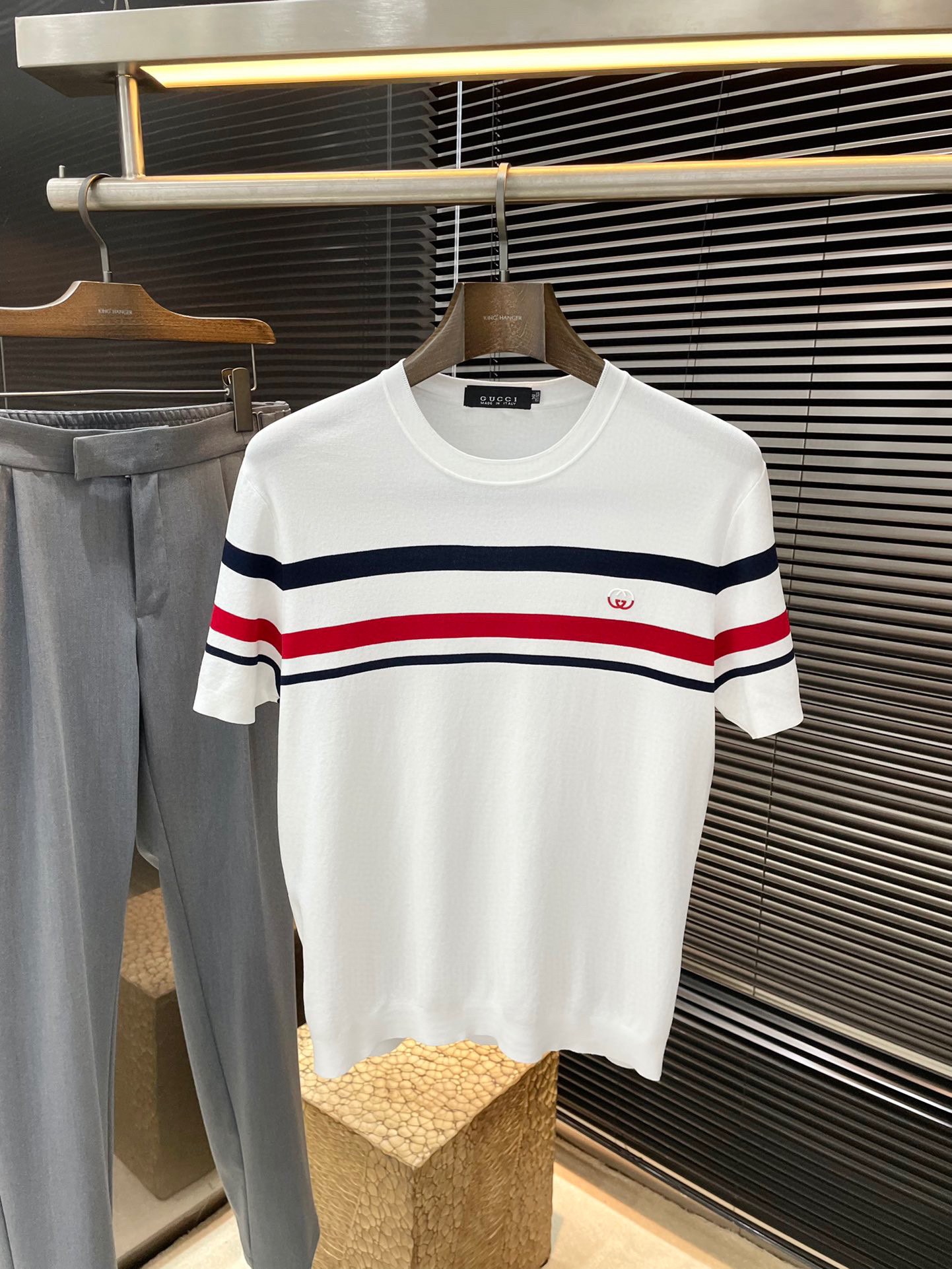 NO:159051,P Gucci VIP high-end customization, new short-sleeved base in spring and summer, versatile styles, anyone can easily control the fabric, fully customized craftsmanship, high-split custom Yilite fabric, the fabric feels soft, the upper body is comfortable and soft, the simple style is very classy, ​​simple and unique, and the style is slim, very exquisite, showing the aura, and highlighting the exquisiteness of business men!  Size M-3XL, gucci, gucci, T-shirt, alexander wang19860909P  Gucci（古驰）VIP高级定制 春夏新款短袖打底 百搭款式 任何人都可以轻松驾驭 面料全订制工艺 高支定制伊力特面料 面料手感柔软,上身舒适柔软 简约的款式非常显档次,简约个性时尚,版型剪裁属于修身款 非常精致,显气场,又会凸显商务男士的精致！尺码 M-3XL,,gucci,gucci,T-shirt,alexander wang,Men's clothing