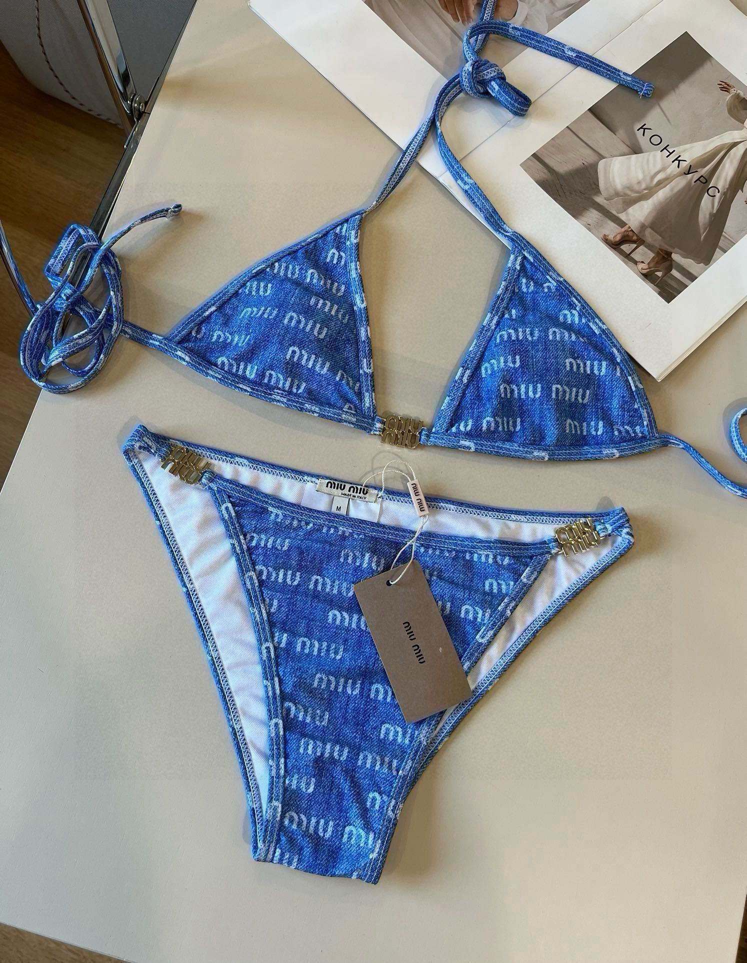 。 
miumiu缪缪新款比基尼😍🥰适合多种场景的游泳衣🏊‍♀️海边 游泳池 温泉 水上乐园 漂流都可以