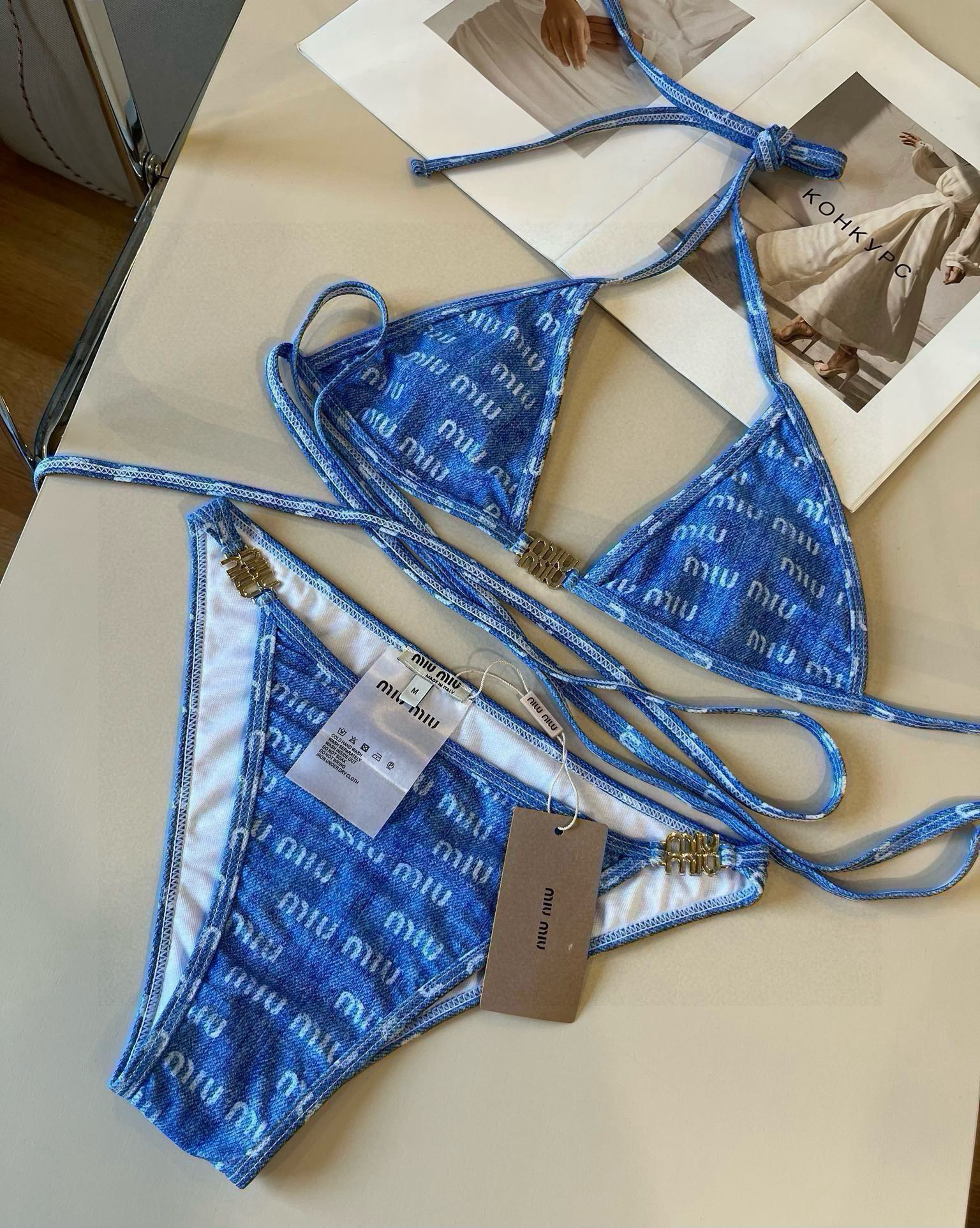 。 
miumiu缪缪新款比基尼😍🥰适合多种场景的游泳衣🏊‍♀️海边 游泳池 温泉 水上乐园 漂流都可以