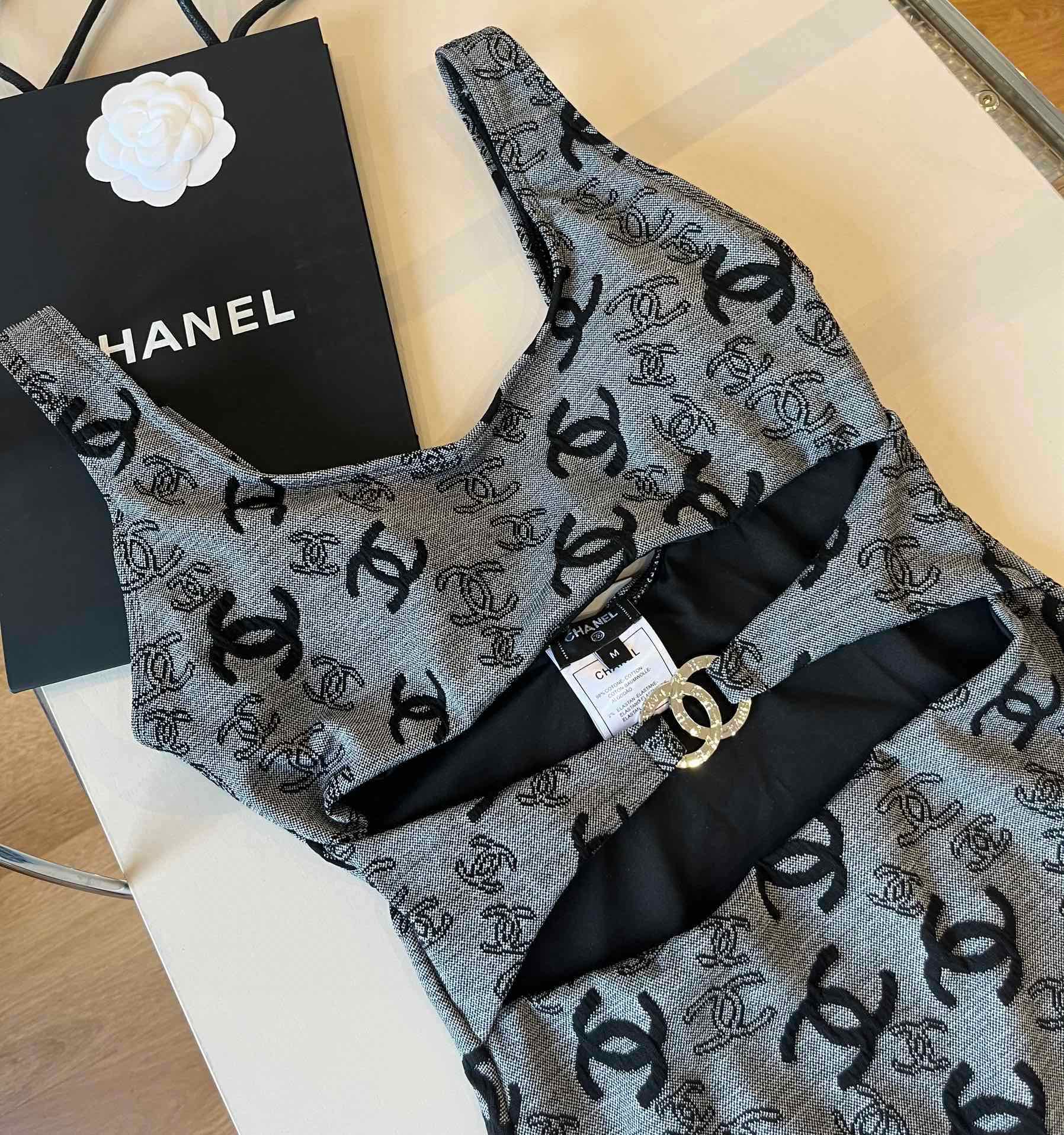 。

Chanel香奈儿连体泳衣、最新面料S M L XL