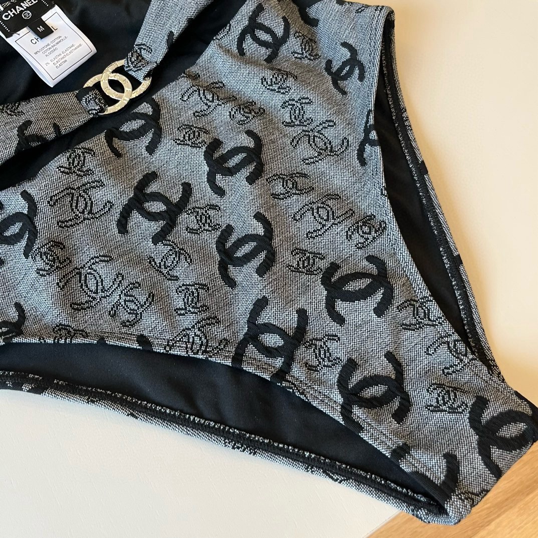 。

Chanel香奈儿连体泳衣、最新面料S M L XL