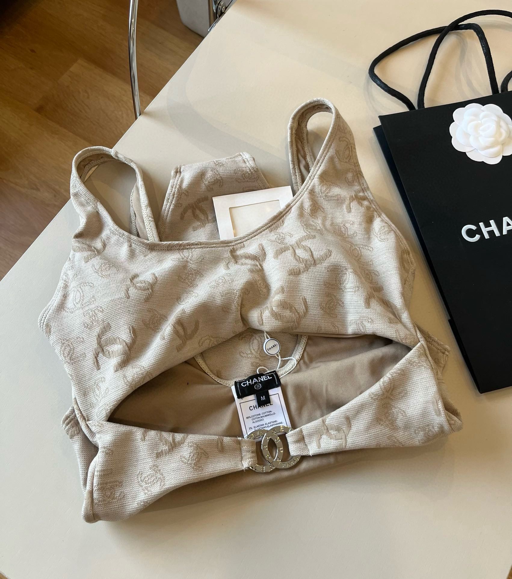 。

Chanel香奈儿连体泳衣、最新面料S M L XL
