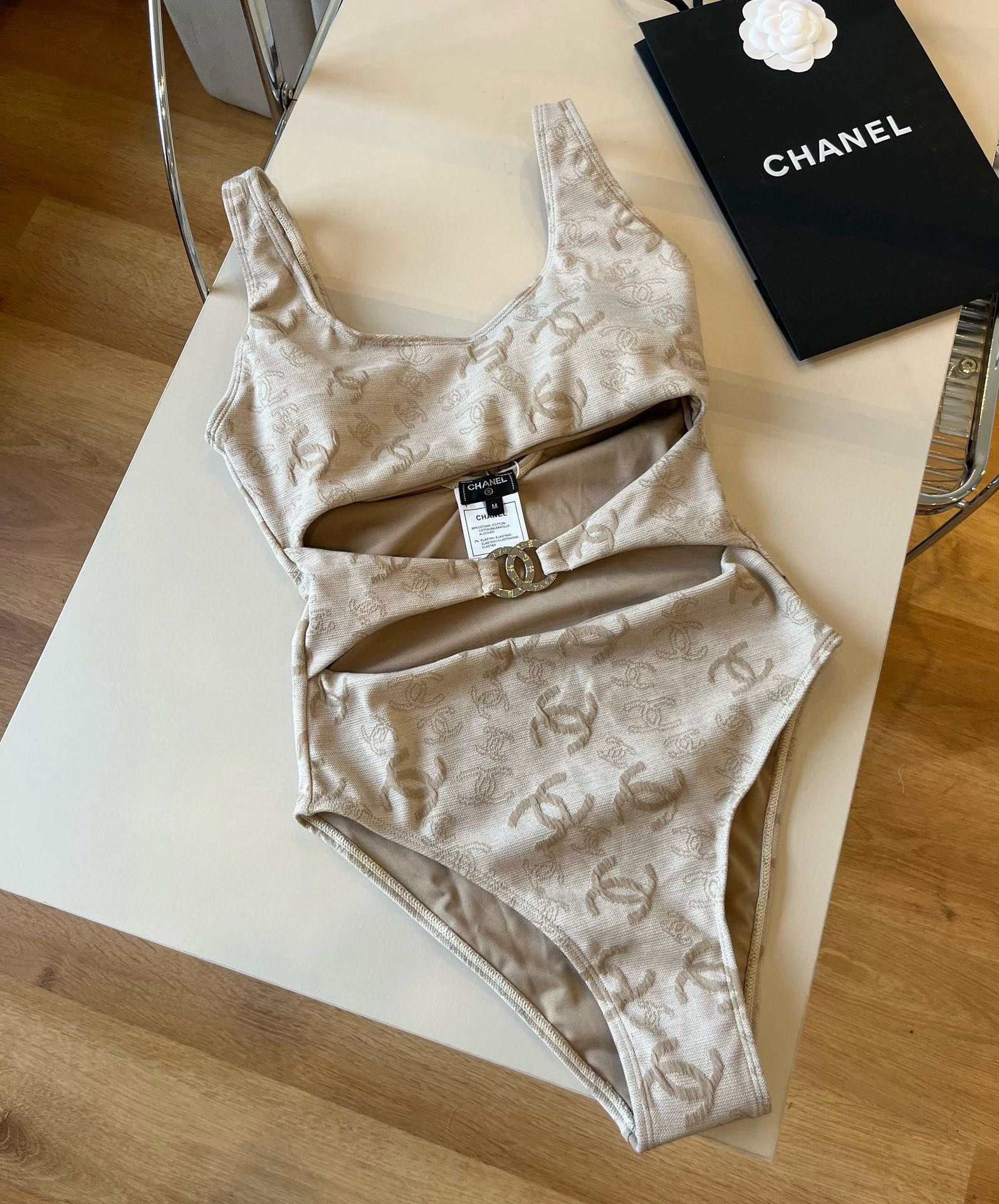 。

Chanel香奈儿连体泳衣、最新面料S M L XL
