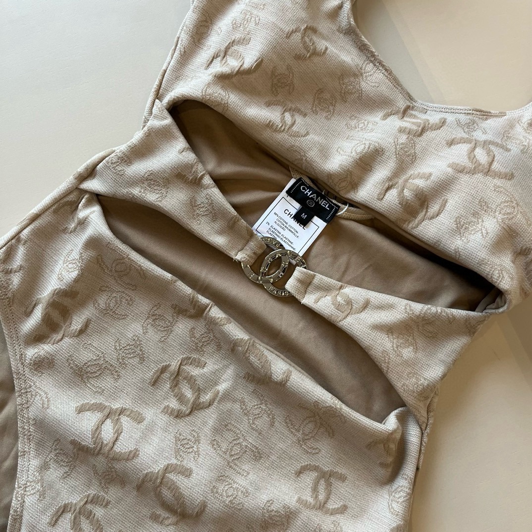 。

Chanel香奈儿连体泳衣、最新面料S M L XL
