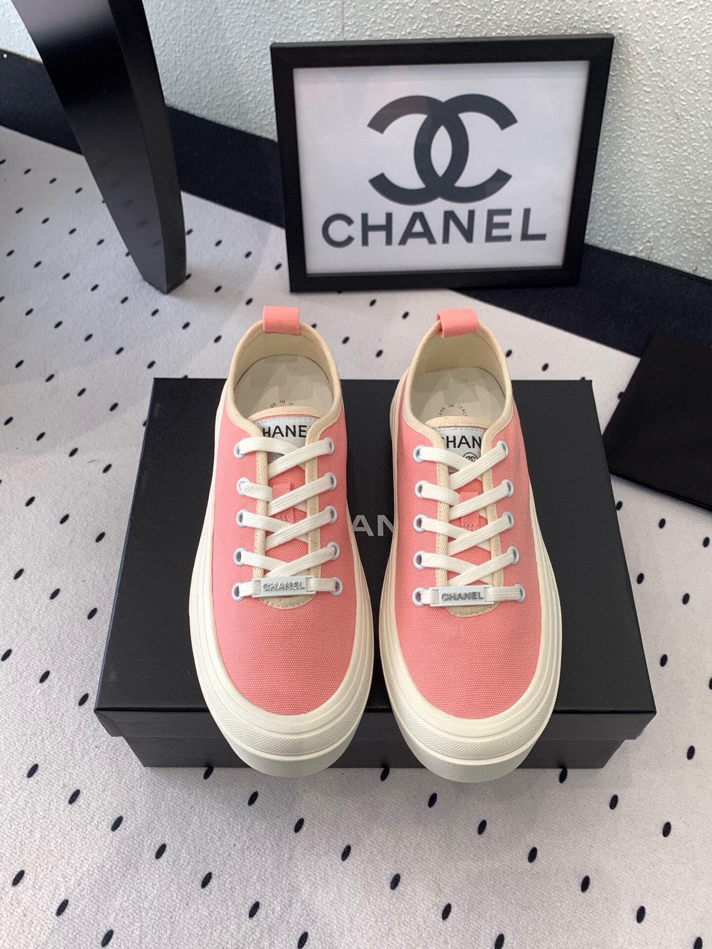 NO:264529,Chanel new thick-soled casual shoes, a touching feeling, the legs are particularly visible on the upper foot, the original imported high-density canvas upper imported sheepskin footbed, the sole is 5cm thick, the sole is original open mold tpu outsole Size35-40, casual shoes/sports shoes, chanel, sneakers, sheepskin19860909Chanel新款厚底休闲鞋 让人动心的感觉 上脚特显腿型原版进口高密度帆布鞋面进口羊皮垫脚 底厚5cm 鞋底原版开模tpu大底 Size35-40,休闲鞋/运动鞋,chanel,sneakers,sheepskin,Women's Shoes