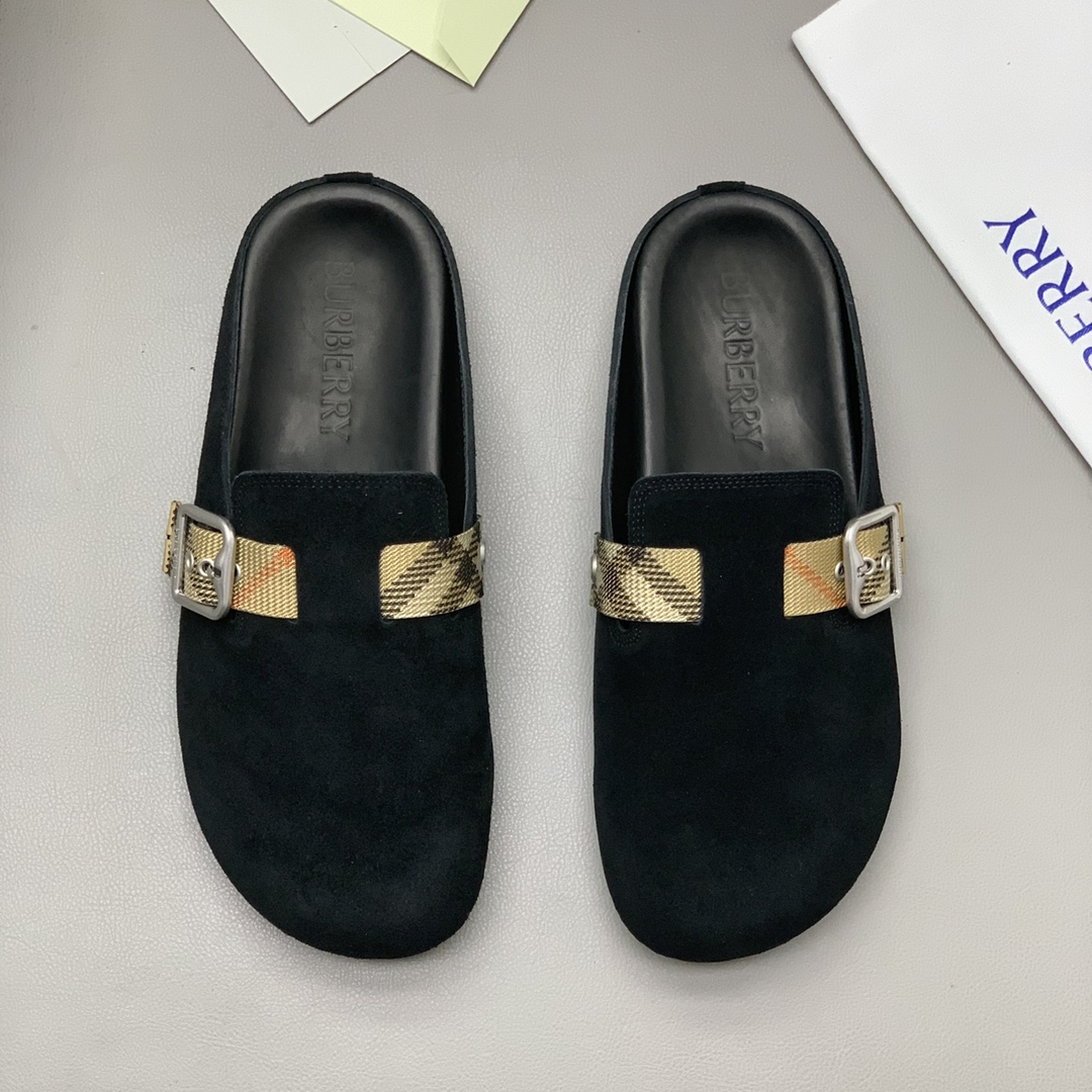 NO:283984,Men's casual semi-slippers - This sports upper is made of soft reverse velvet fabric, embossed with plaid patterns, paired with embossed two-color sole, embossed with brand logo, and is equipped with a debugged B-shaped buckle belt, which is full of slackness. Size 38-46,,sneakers,slippers19860909男士休闲半拖鞋 -此款运动鞋面采用柔软反绒皮面料,融入格纹图案压花,搭配压纹双色鞋底,其上点缀品牌标识,设有可调试B字型扣环束带,松弛感拉满满. 码数38-46,,sneakers,slippers,Men's shoes