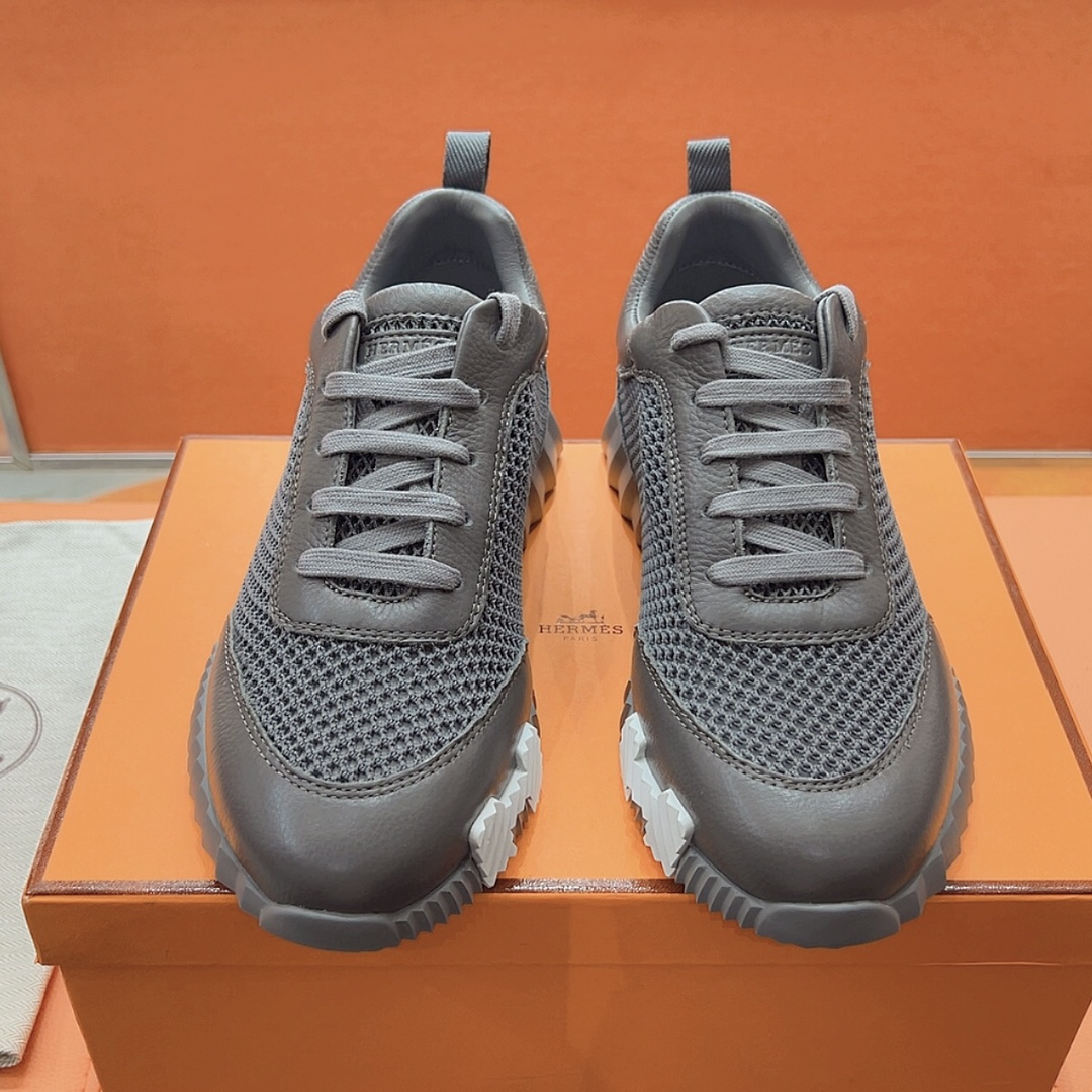 NO:265242,herme…s ss25new arrival~ Hot couples style for counters, the first choice for H home delivery!  It is a classic Hermes model and it will be released in many colors every season. It is definitely one of the most worth buying gifts. I have met a male and female goddess! Don’t miss it!  !  He is super light and comfortable. He is not tired after walking for a long time and is not expensive. There is also a small circle for assisting shoes behind. Top quality 35-44, can be customized 45 46. Men's model 20, casual shoes/sports shoes, hermes, hermes, sneakers19860909herme…s ss25new arrival～ 专柜大热情侣款,H家配货首选鞋履！ 是爱马仕经典款 每一季都会出很多颜色 绝对是最值得买的配货之一 有遇到的男神女神!真的不要错过！！ 他超轻、超舒适 走久不累、价格不贵 后面还有个辅助穿鞋的小圈 顶级精品 35-44,可定做45 46 男款20,休闲鞋/运动鞋,hermes,hermes,sneakers,Women's Shoes