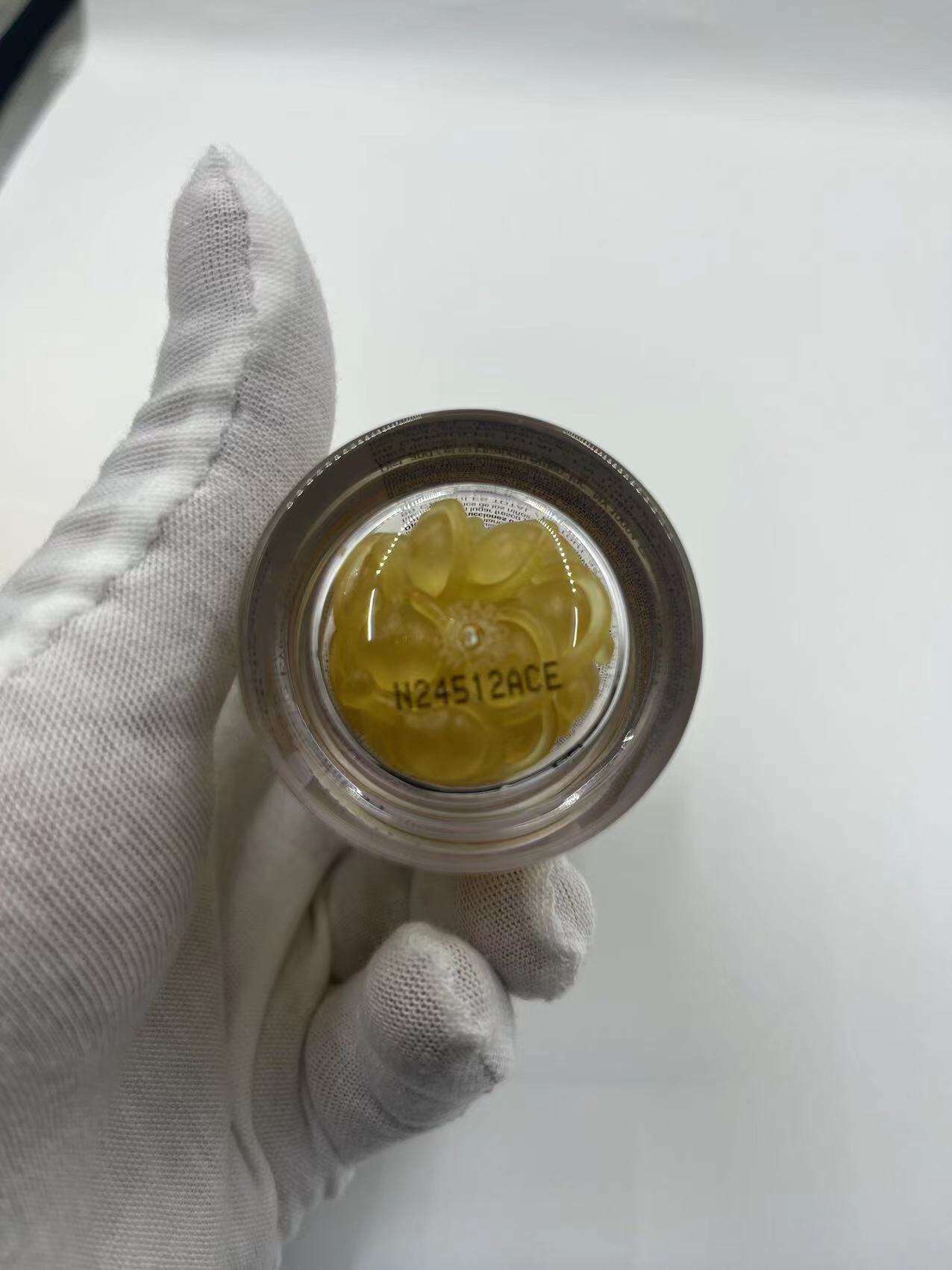 60💰
伊丽莎白雅顿眼胶60粒10.5ml!伊丽莎白雅顿黄金眼胶。干皮肤质眼部滋生细纹的速度要比其他肌肤快，这款眼部胶囊是干性肌肤一定用得到的，淡化细纹，紧致眼周，修复暗沉干燥，焕活眼部光泽！60粒！伊丽莎白雅顿眼部胶囊60粒