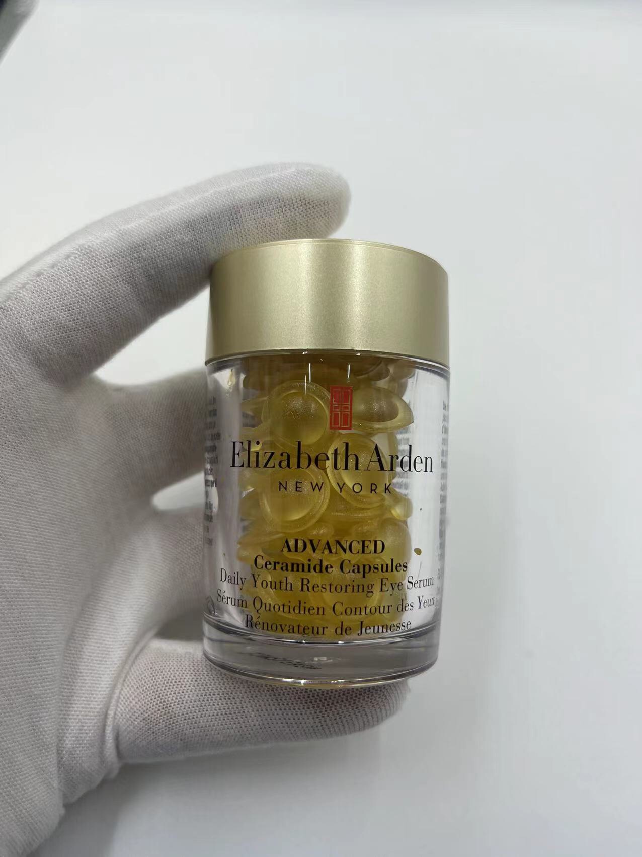 60💰
伊丽莎白雅顿眼胶60粒10.5ml!伊丽莎白雅顿黄金眼胶。干皮肤质眼部滋生细纹的速度要比其他肌肤快，这款眼部胶囊是干性肌肤一定用得到的，淡化细纹，紧致眼周，修复暗沉干燥，焕活眼部光泽！60粒！伊丽莎白雅顿眼部胶囊60粒