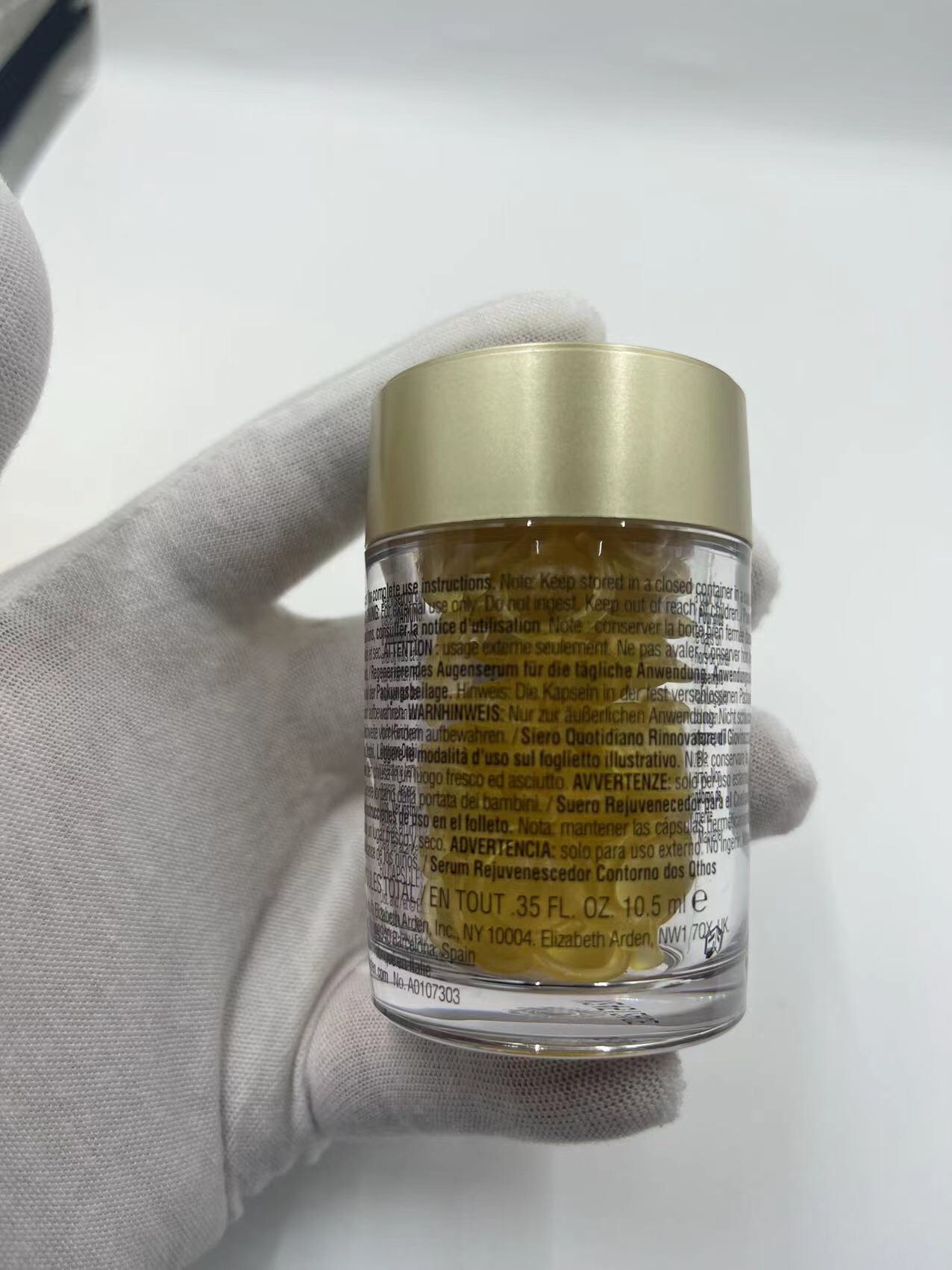 60💰
伊丽莎白雅顿眼胶60粒10.5ml!伊丽莎白雅顿黄金眼胶。干皮肤质眼部滋生细纹的速度要比其他肌肤快，这款眼部胶囊是干性肌肤一定用得到的，淡化细纹，紧致眼周，修复暗沉干燥，焕活眼部光泽！60粒！伊丽莎白雅顿眼部胶囊60粒