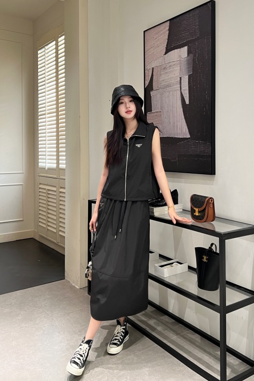 Prada 25SS Summer Sleeveless Vest + Long Elastic Skirt Set 1 Prada 25SS Summer Sleeveless Vest + Long Elastic Skirt Set