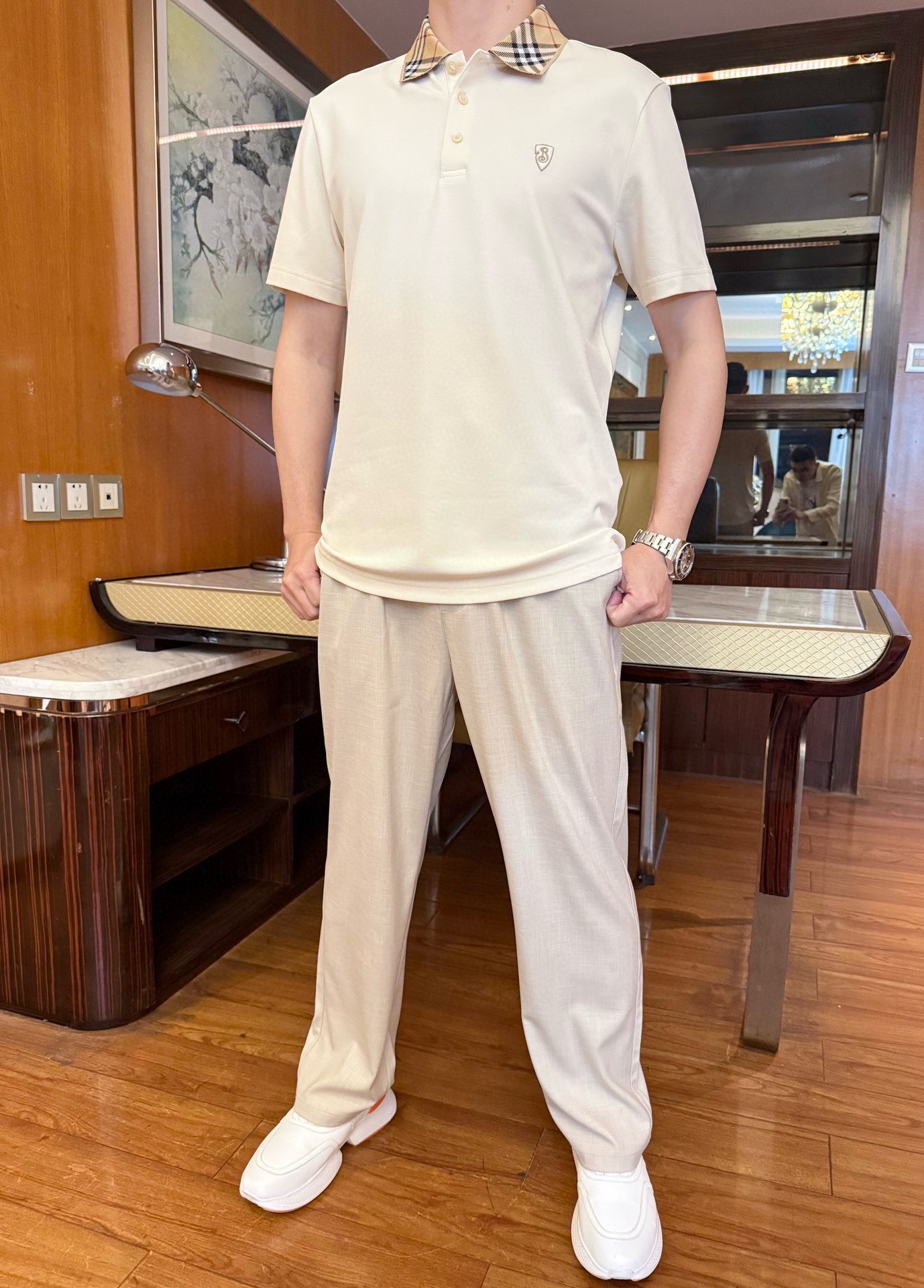 NO:158894,Burberry-2025 counter latest hot-selling Polo, London counter hot-selling items!  Selected Italian imported bead flooring fabrics with the latest designs, the most chest brand logo embroidery shows taste, business and casual boutique. Size: 48-56 (model 173/130 wears 48 sizes, with Hong Kong Lane Crawford gift box packaging), burberry, alexander wang19860909巴宝莉-2025专柜最新爆款Polo出货 伦敦专柜热销单品！精选意大利进口珠地棉面料搭配最新的设计,最胸口的品牌logo刺绣彰显品味 商务休闲精品.尺码:48-56（模特173/130穿48码,配香港连卡佛礼盒包装）,,burberry,alexander wang,Men's clothing