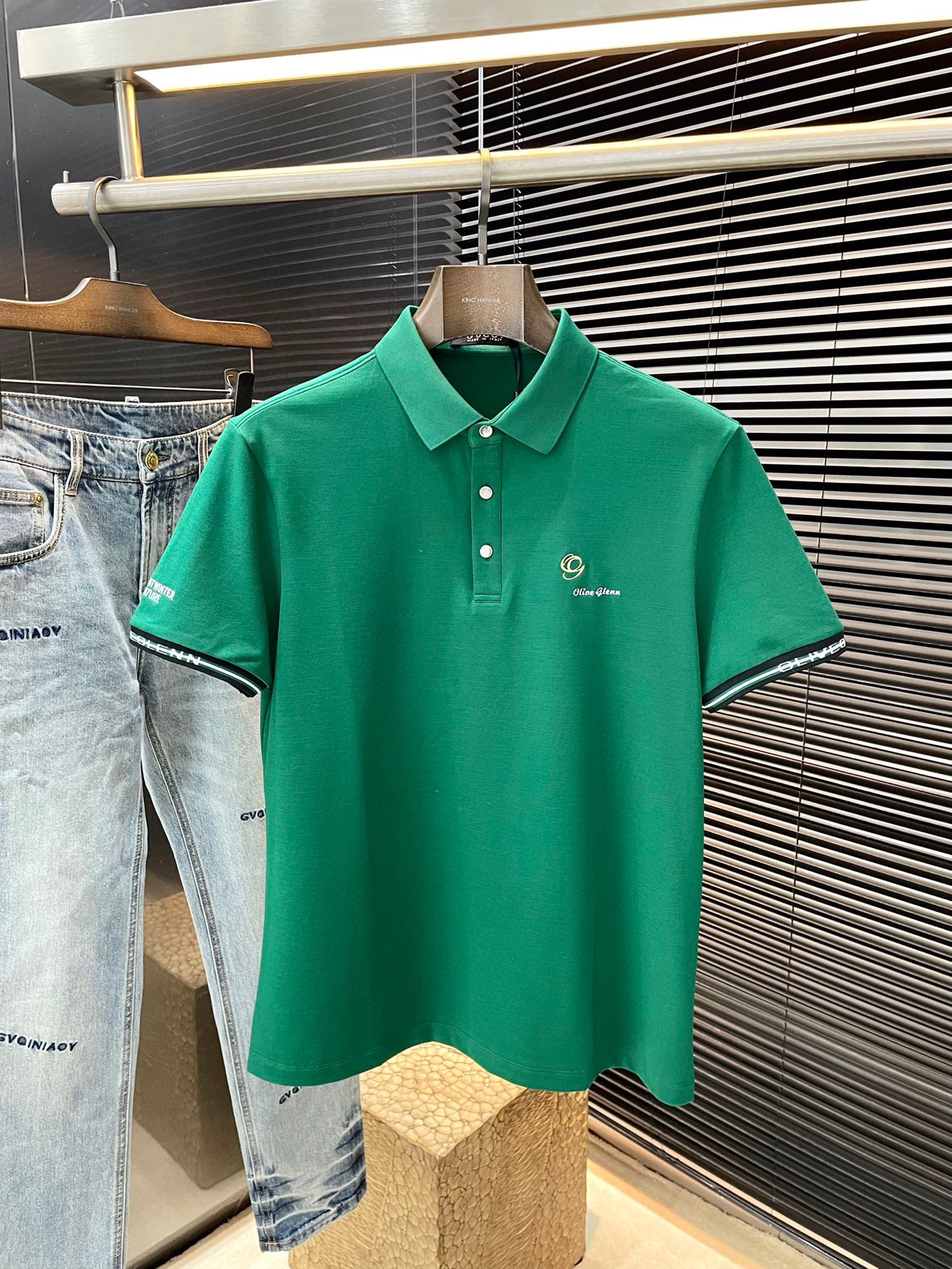 NO:159047,P Gucci's latest POLO short-sleeved sleeves in spring and summer, using the latest mulberry silk fabric, which is resistant to washing and not easy to fade, has a soft feel and soft and comfortable composition. Classic design style, special customization, simple cutting and splicing, reflecting the extraordinary craftsmanship of workers, full of high-end and fashionable feeling!  The style is quite good and casual and versatile. Size M-3XL is shipped the next day, gucci, gucci, T-shirt, alexander wang19860909P  Gucci（古驰）年春夏最新款POLO短袖,采用最新桑蚕丝面料,耐水洗不易掉色,手感柔软、成分柔软舒适 经典设计风格 特殊定制 简单的裁剪方式拼接,体现出工人不凡的工艺,高端时尚感十足！版型相当赞休闲百搭款.尺码 M-3XL 隔天出货,,gucci,gucci,T-shirt,alexander wang,Men's clothing