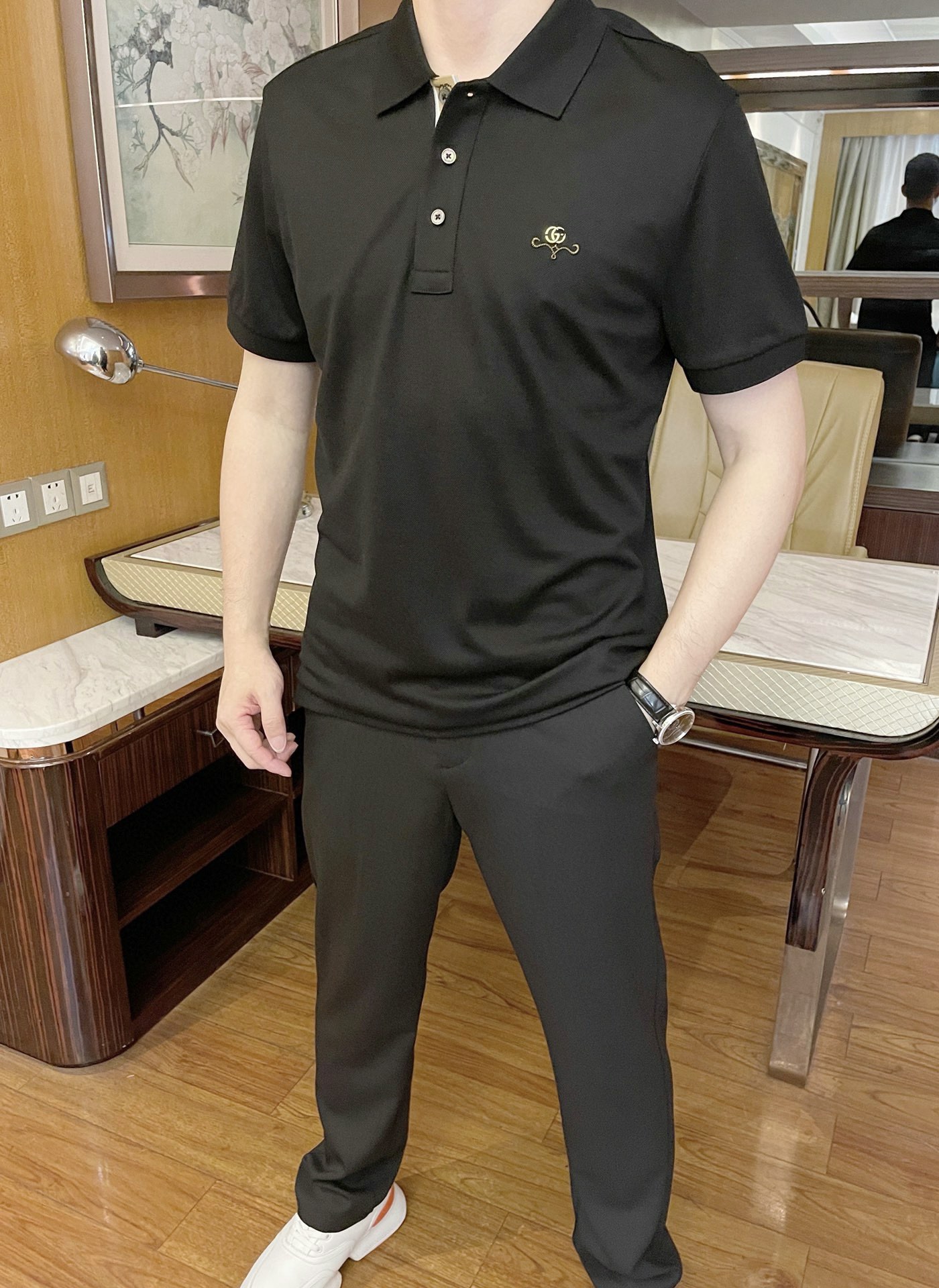 NO:158906,Gucci - 2025 latest hot Polo shipment, hot-selling items in Paris!  Selected Italian imported mercerized cotton fabrics with simple and elegant designs, the exquisite double G logo on the chest highlights the taste You deserve to treasure. Number of codes 48-56 (model 173/130 wears 48, with Hong Kong Lane Crawford gift box packaging), alexander wang19860909古琦-2025最新爆款Polo出货 巴黎热销单品！精选意大利进口丝光精棉面料搭配简约大方的设计,胸前的精致双G标志彰显品味 您值得珍藏.码数48-56（模特173/130穿48,配香港连卡佛礼盒包装）,,alexander wang,Men's clothing