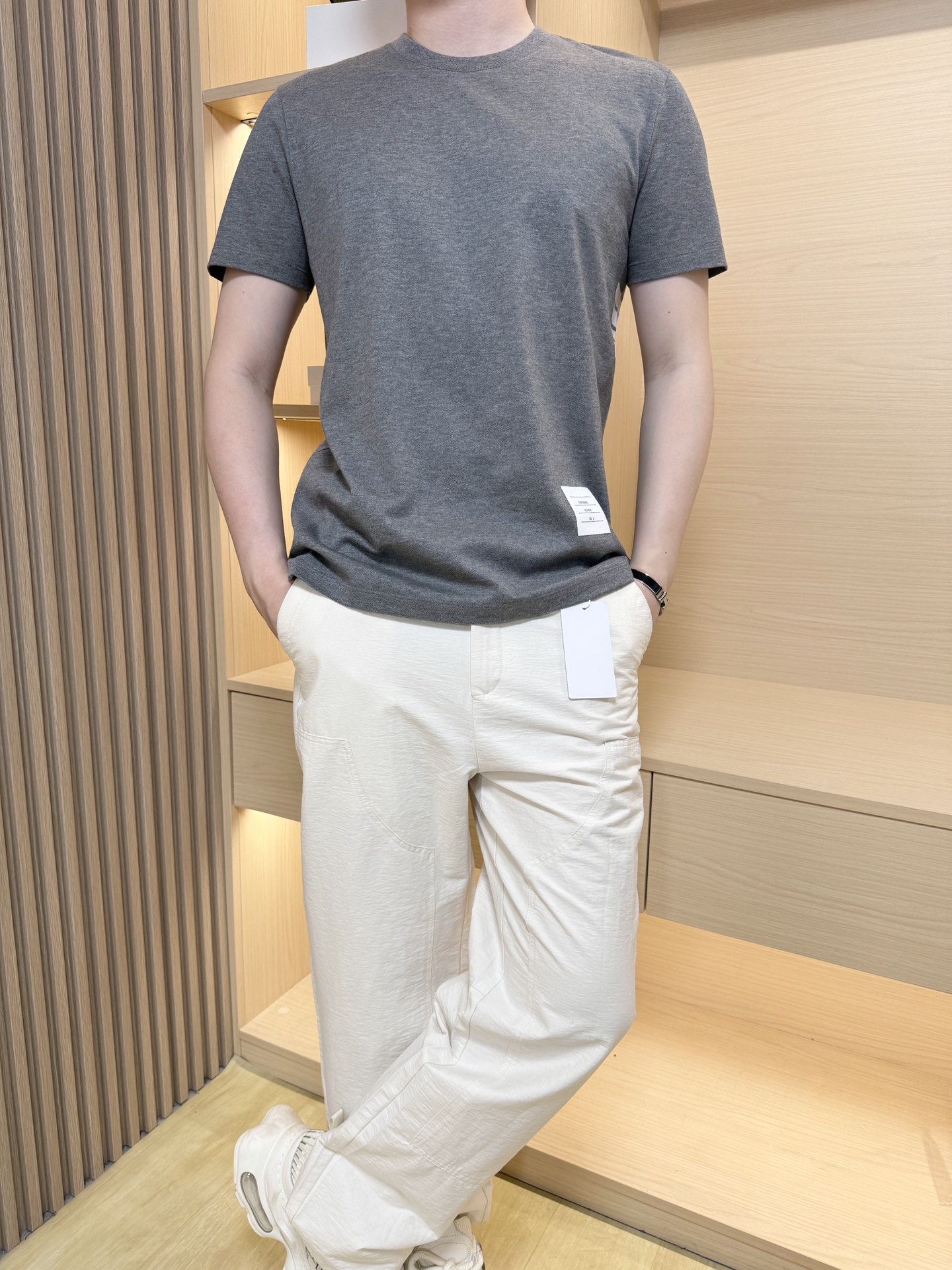 NO:158910,TB-2025 hot-selling round neck shipped, hot-selling items in Europe and the United States!  Selected Italian imported Tianshi cotton with the latest design, the three-bar webbing embellishment at waist highlights fashion. You are definitely worth having. Number of codes 48-56 (model 180/140 wears 50, with Hong Kong Lane Crawford gift box packaging),,alexander wang19860909TB-2025爆款圆领出货 欧美热销单品！精选意大利进口天丝棉搭配最新的设计,腰间三条杠织带点缀彰显时尚 您绝对值得拥有.码数48-56（模特180/140穿50,配香港连卡佛礼盒包装）,,alexander wang,Men's clothing