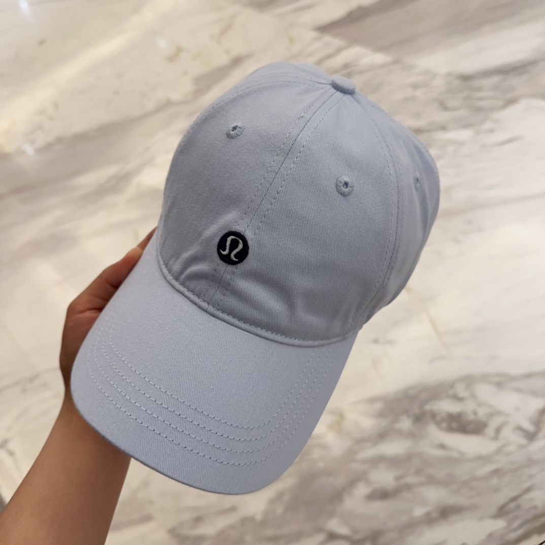 


lulu melon字母纯棉棒球帽，精致爱心🖤小刺绣，可爱减龄，时尚达人潮搭单品！纯棉透气，四季可