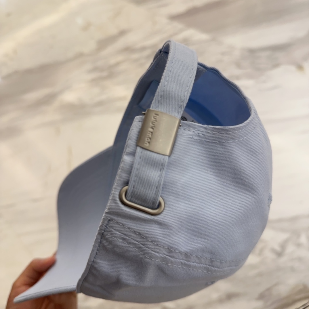 


lulu melon字母纯棉棒球帽，精致爱心🖤小刺绣，可爱减龄，时尚达人潮搭单品！纯棉透气，四季可