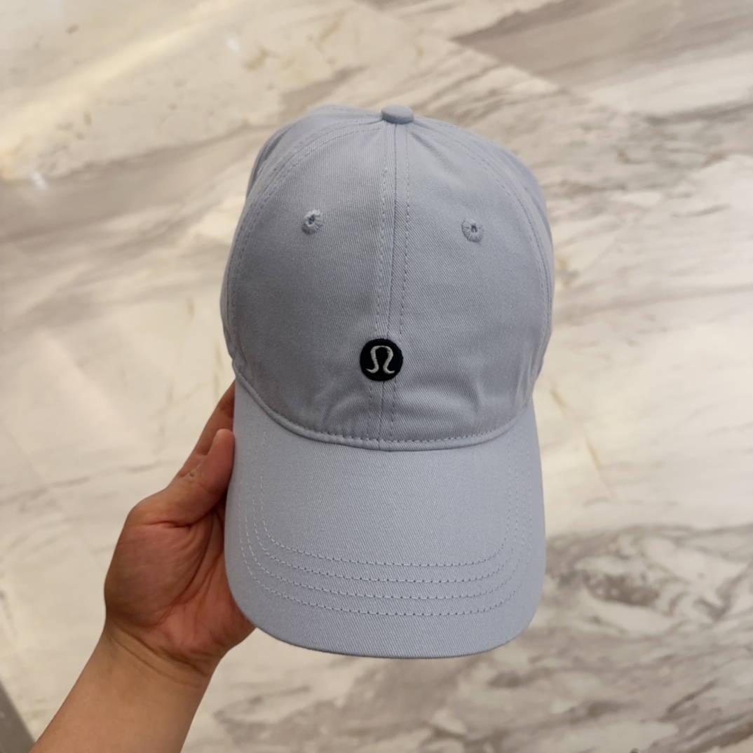 


lulu melon字母纯棉棒球帽，精致爱心🖤小刺绣，可爱减龄，时尚达人潮搭单品！纯棉透气，四季可