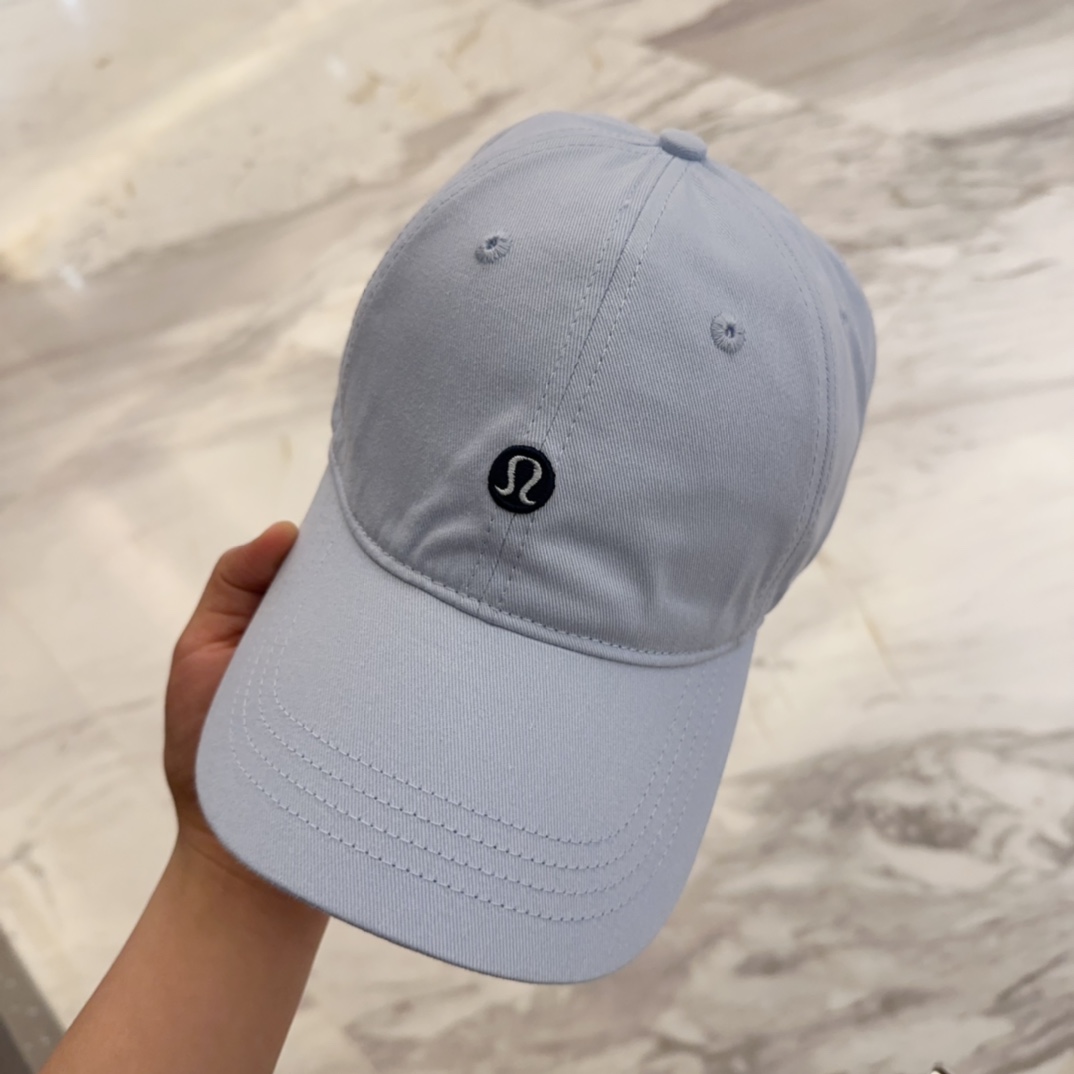 


lulu melon字母纯棉棒球帽，精致爱心🖤小刺绣，可爱减龄，时尚达人潮搭单品！纯棉透气，四季可