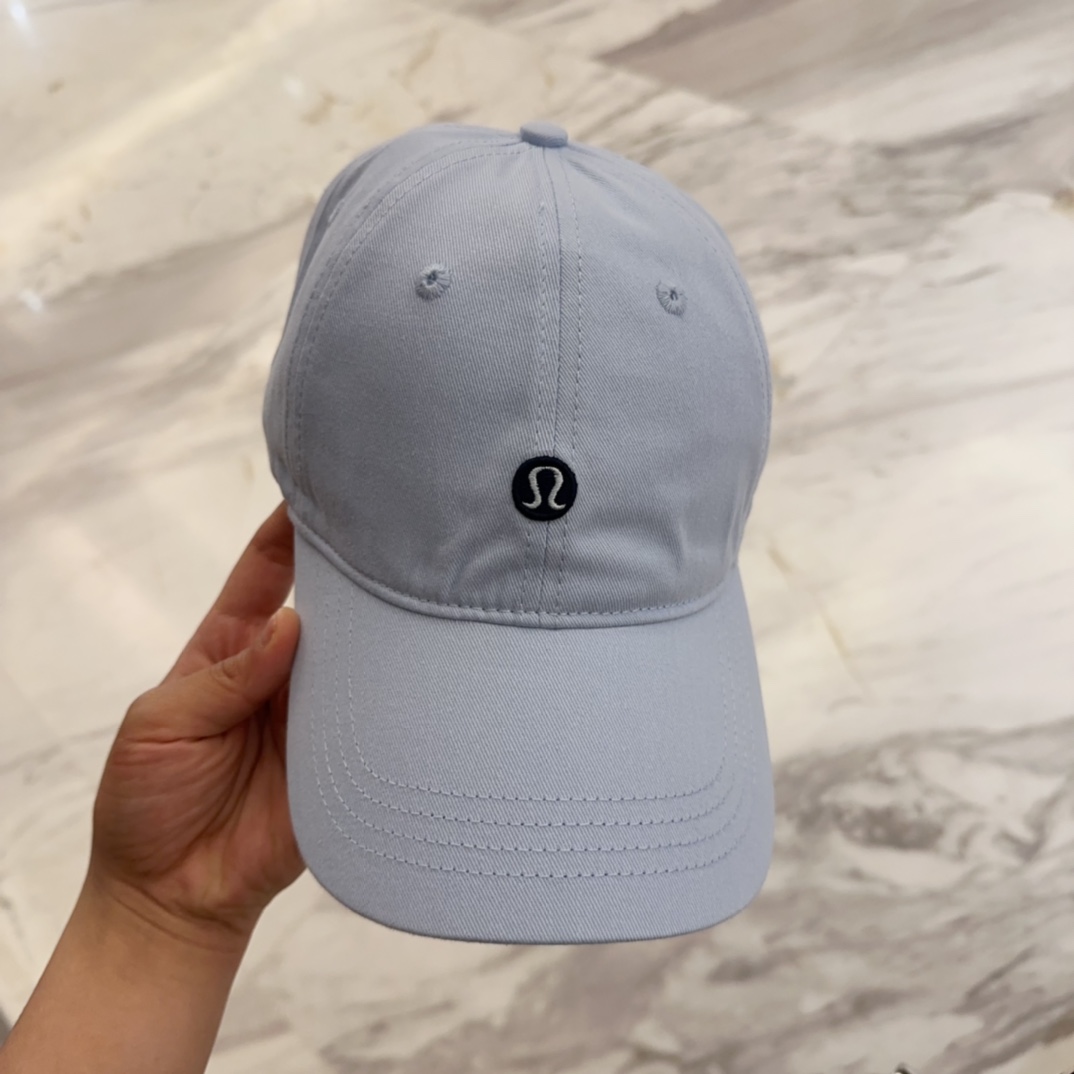 


lulu melon字母纯棉棒球帽，精致爱心🖤小刺绣，可爱减龄，时尚达人潮搭单品！纯棉透气，四季可