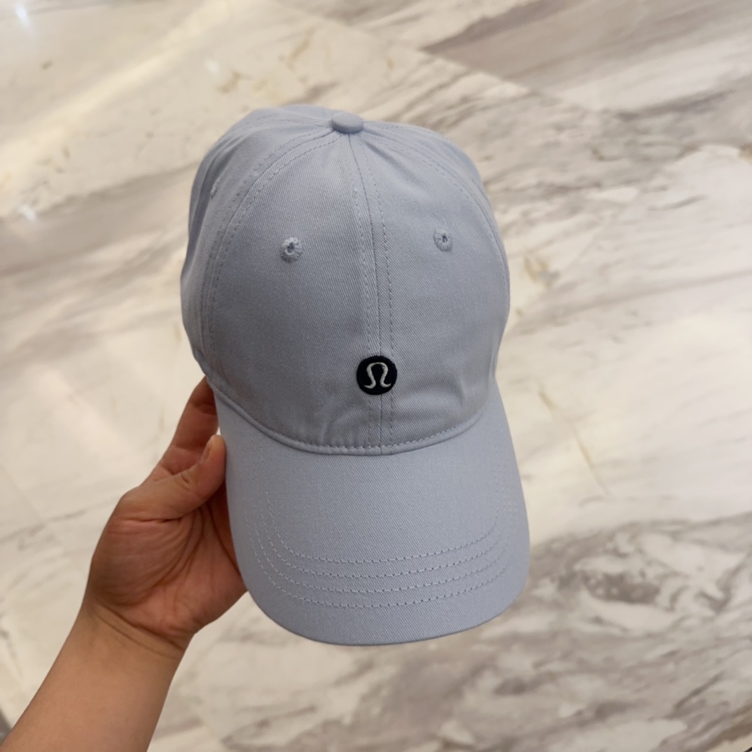 


lulu melon字母纯棉棒球帽，精致爱心🖤小刺绣，可爱减龄，时尚达人潮搭单品！纯棉透气，四季可