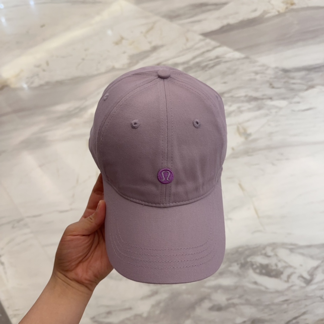 


lulu melon字母纯棉棒球帽，精致爱心🖤小刺绣，可爱减龄，时尚达人潮搭单品！纯棉透气，四季可