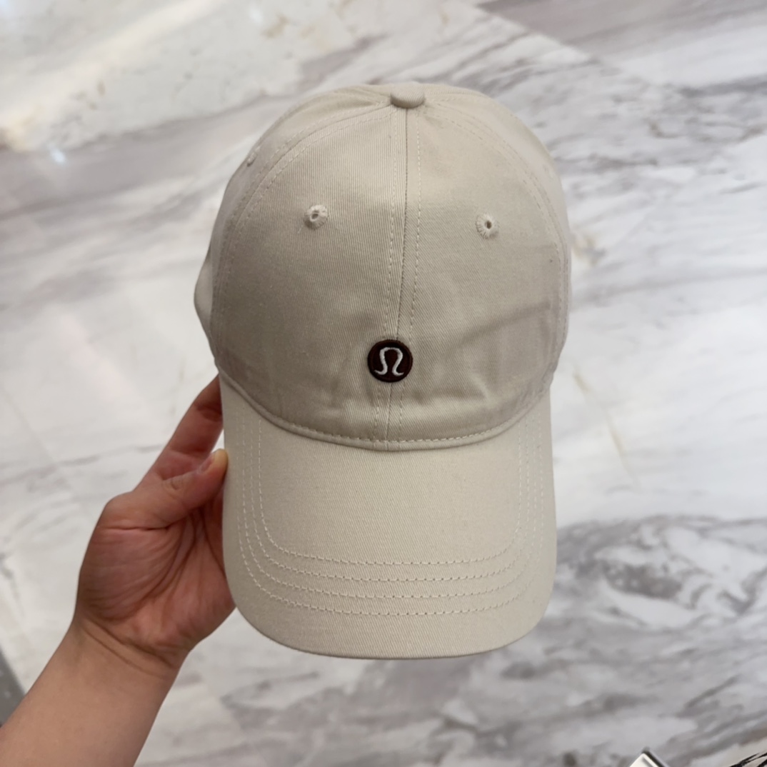 


lulu melon字母纯棉棒球帽，精致爱心🖤小刺绣，可爱减龄，时尚达人潮搭单品！纯棉透气，四季可