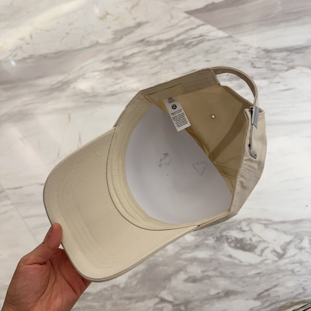 


lulu melon字母纯棉棒球帽，精致爱心🖤小刺绣，可爱减龄，时尚达人潮搭单品！纯棉透气，四季可