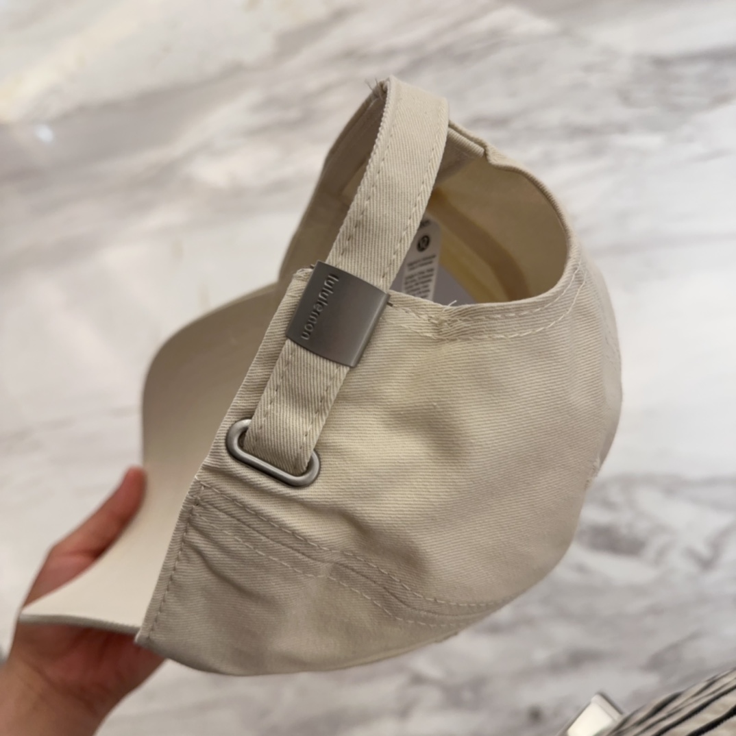 


lulu melon字母纯棉棒球帽，精致爱心🖤小刺绣，可爱减龄，时尚达人潮搭单品！纯棉透气，四季可