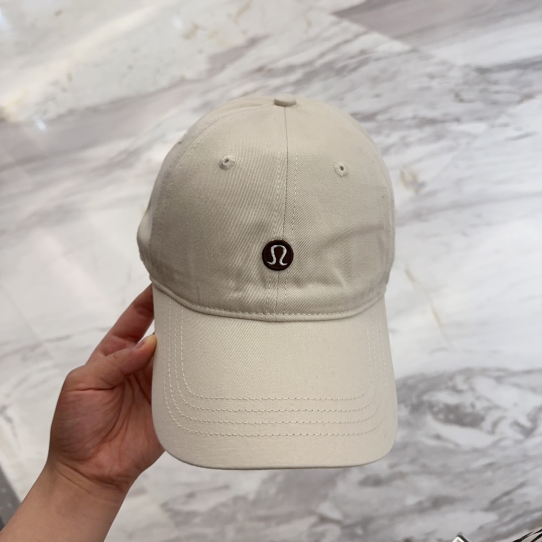


lulu melon字母纯棉棒球帽，精致爱心🖤小刺绣，可爱减龄，时尚达人潮搭单品！纯棉透气，四季可