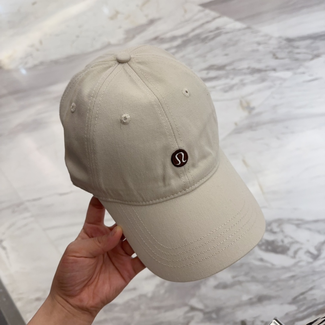 


lulu melon字母纯棉棒球帽，精致爱心🖤小刺绣，可爱减龄，时尚达人潮搭单品！纯棉透气，四季可