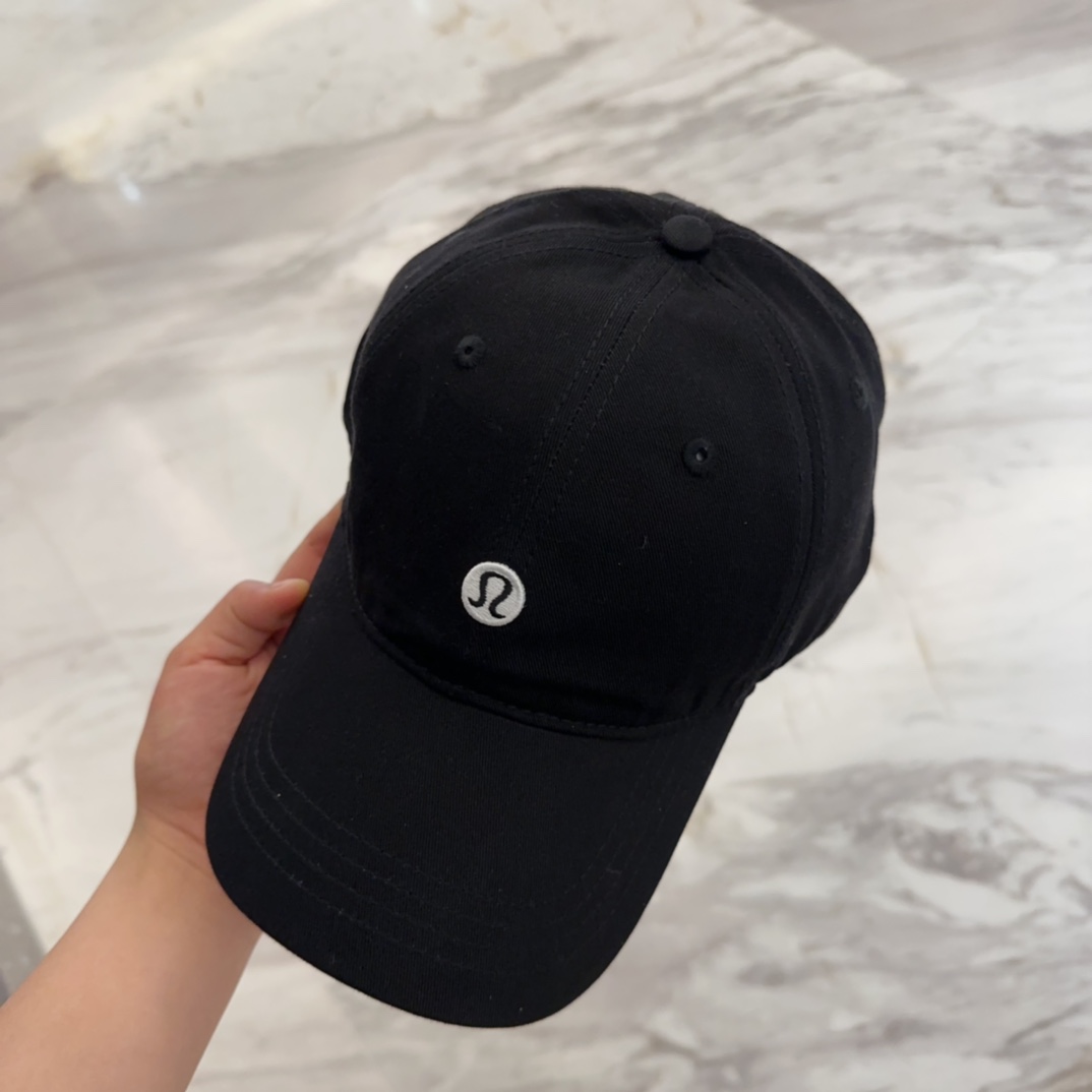 


lulu melon字母纯棉棒球帽，精致爱心🖤小刺绣，可爱减龄，时尚达人潮搭单品！纯棉透气，四季可
