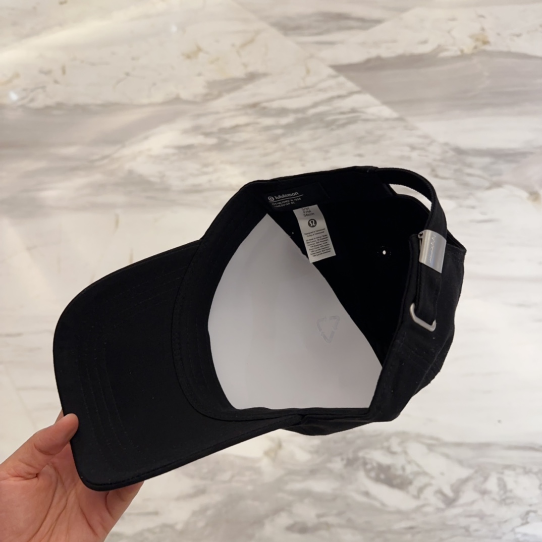 


lulu melon字母纯棉棒球帽，精致爱心🖤小刺绣，可爱减龄，时尚达人潮搭单品！纯棉透气，四季可