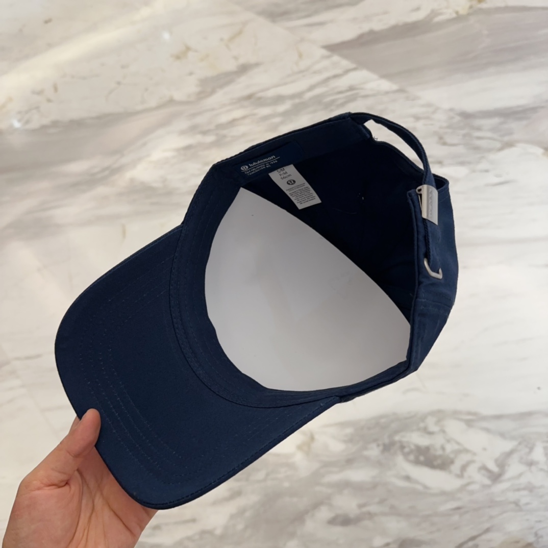 


lulu melon字母纯棉棒球帽，精致爱心🖤小刺绣，可爱减龄，时尚达人潮搭单品！纯棉透气，四季可